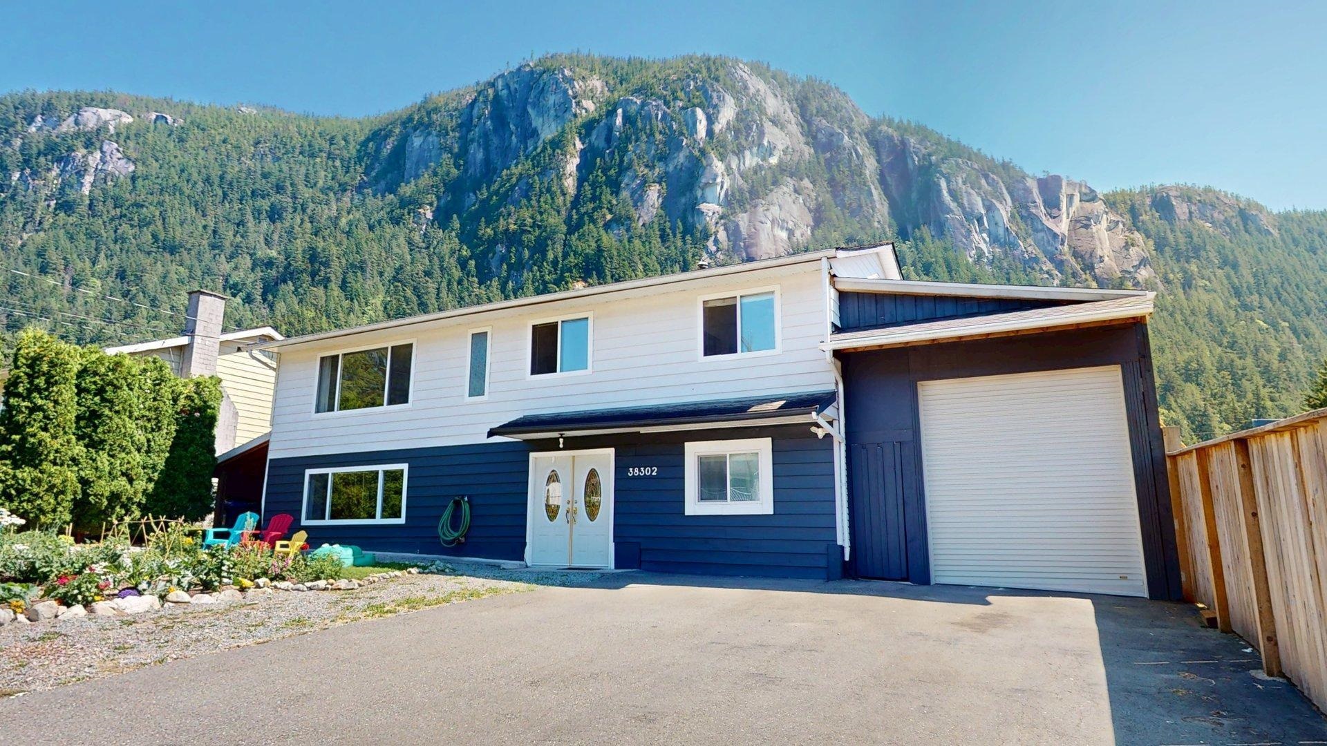 38302 Hemlock Avenue, Squamish, BC V8B 0W9