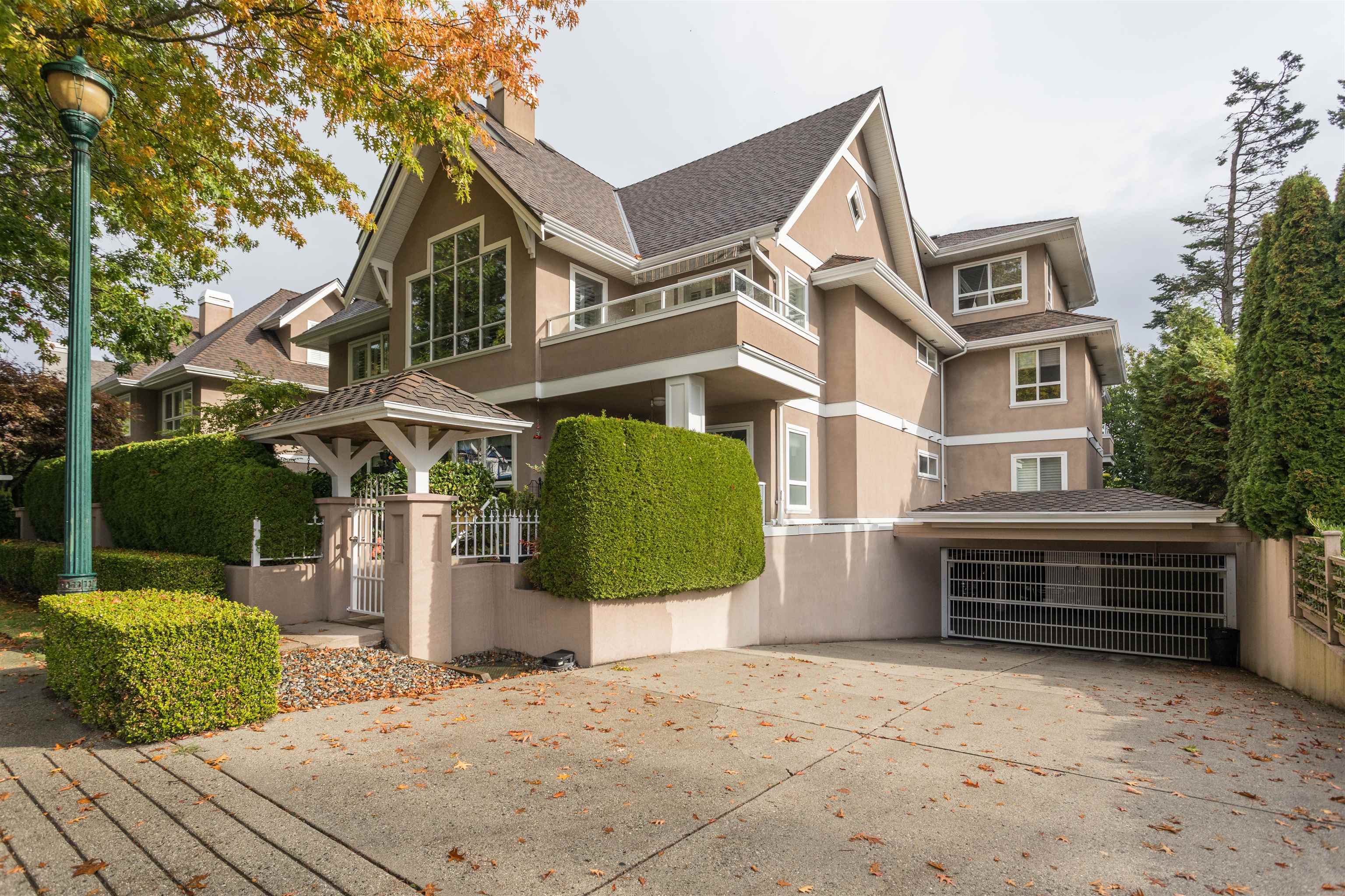 1250 55 Street #202, Delta, BC V4M 3K3