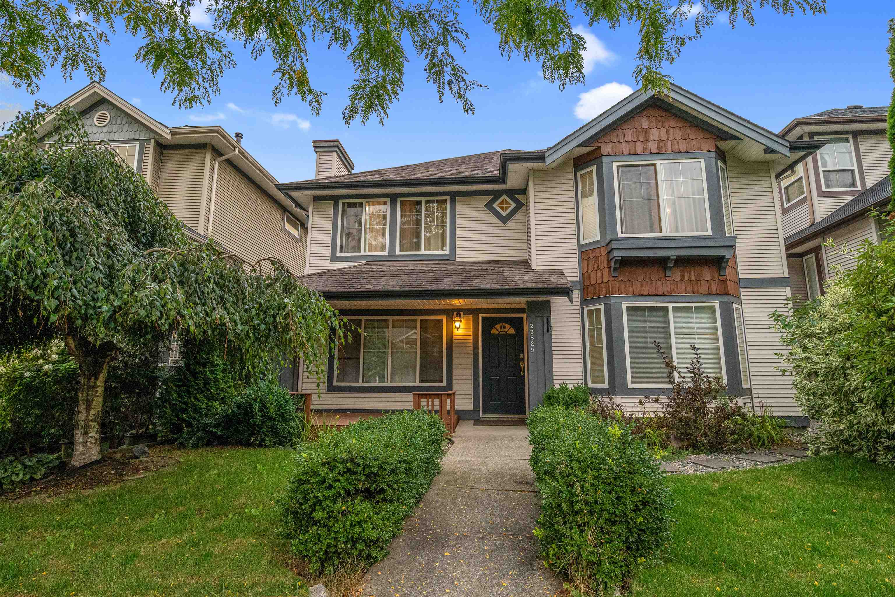 23829 Kanaka Way, Maple Ridge, BC V2W 1E5