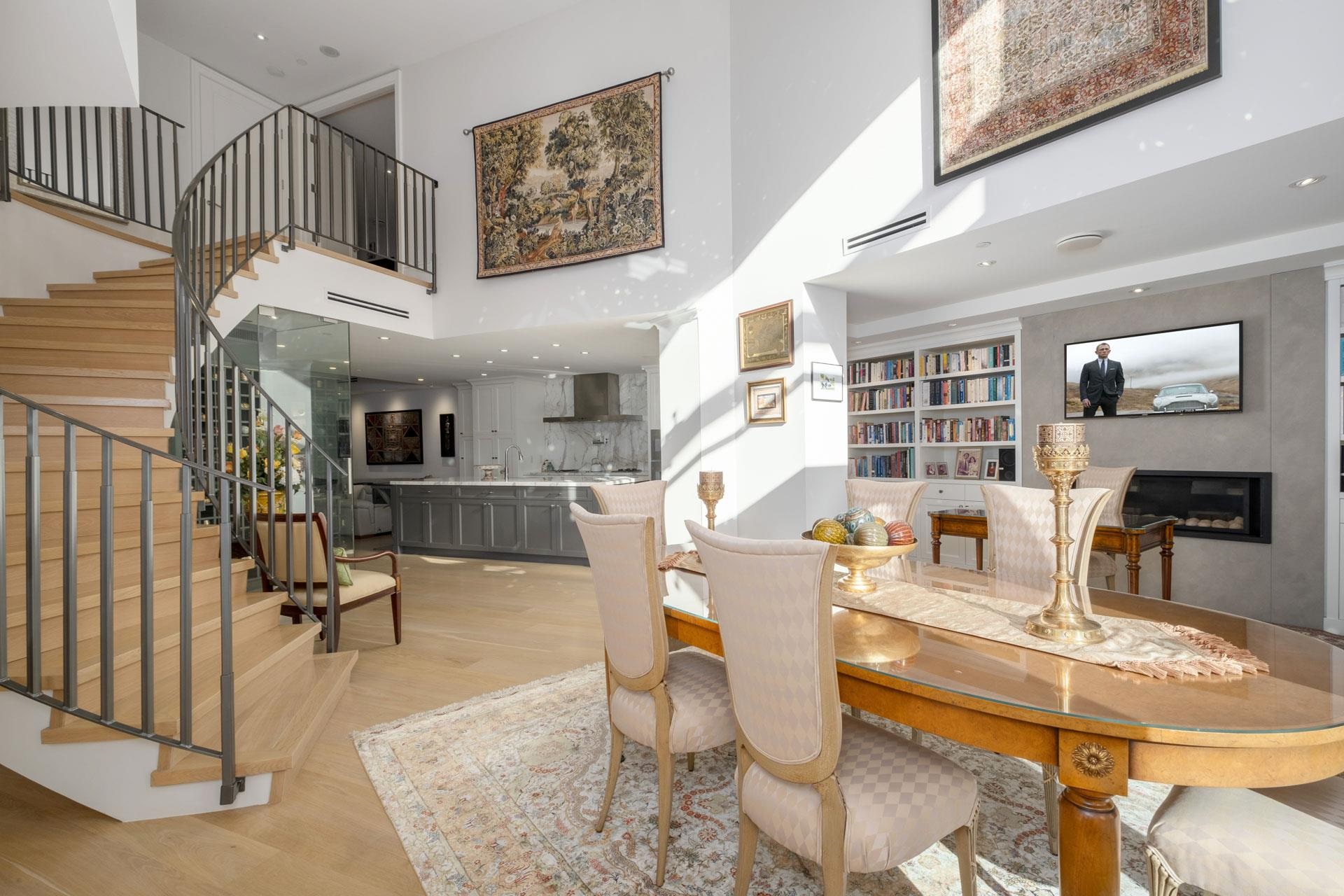 1258 Richards Street, Vancouver, BC V6B 1S2