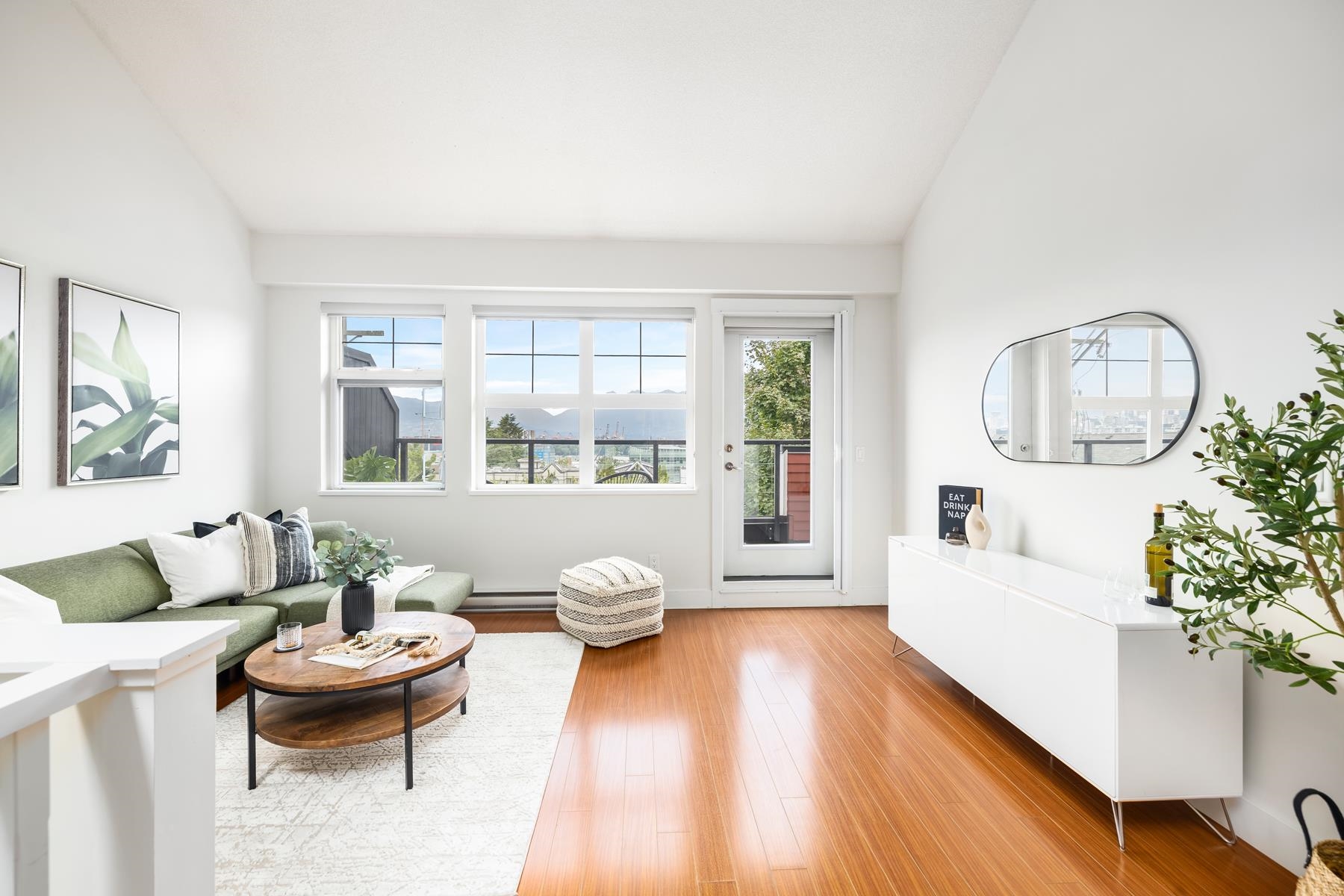 2276 Saint George Street, Vancouver, BC V5T 3R2