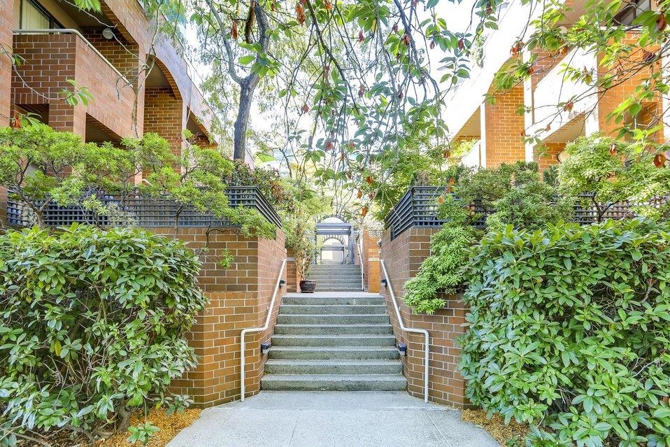 744 West 7th Avenue #10, Vancouver, BC V5Z 1B8