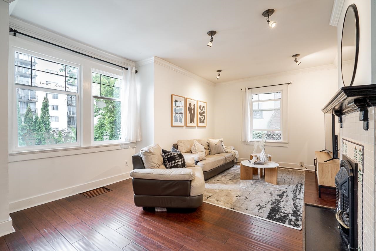 202 Seventh Street, New Westminster, BC V3M 3K3