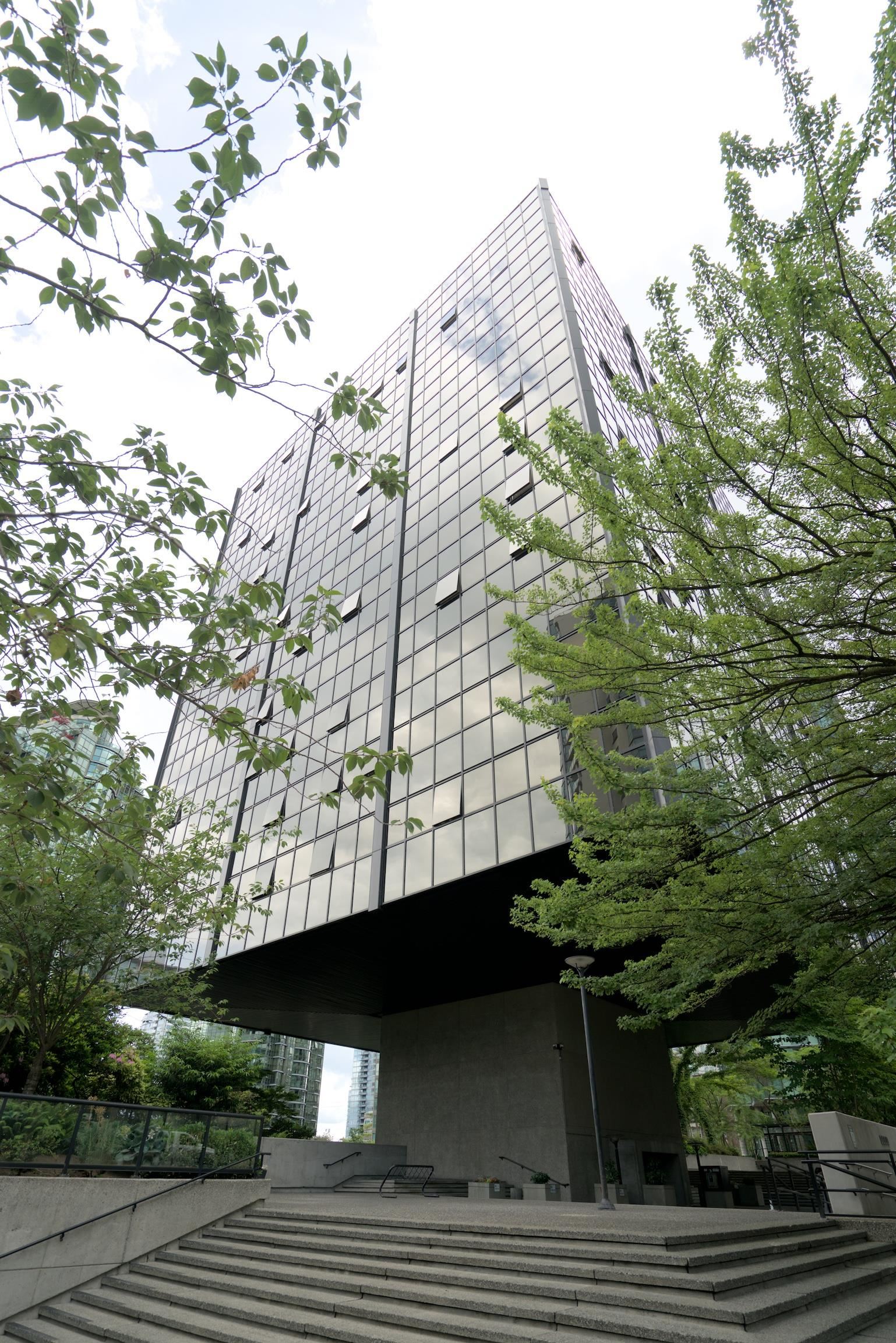 1333 West Georgia Street #1208, Vancouver, BC V6E 4V3