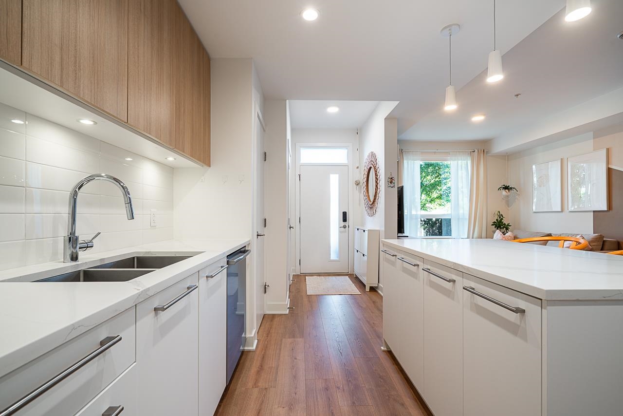 2035 Glenaire Drive #103, North Vancouver, BC V7P 1Y2