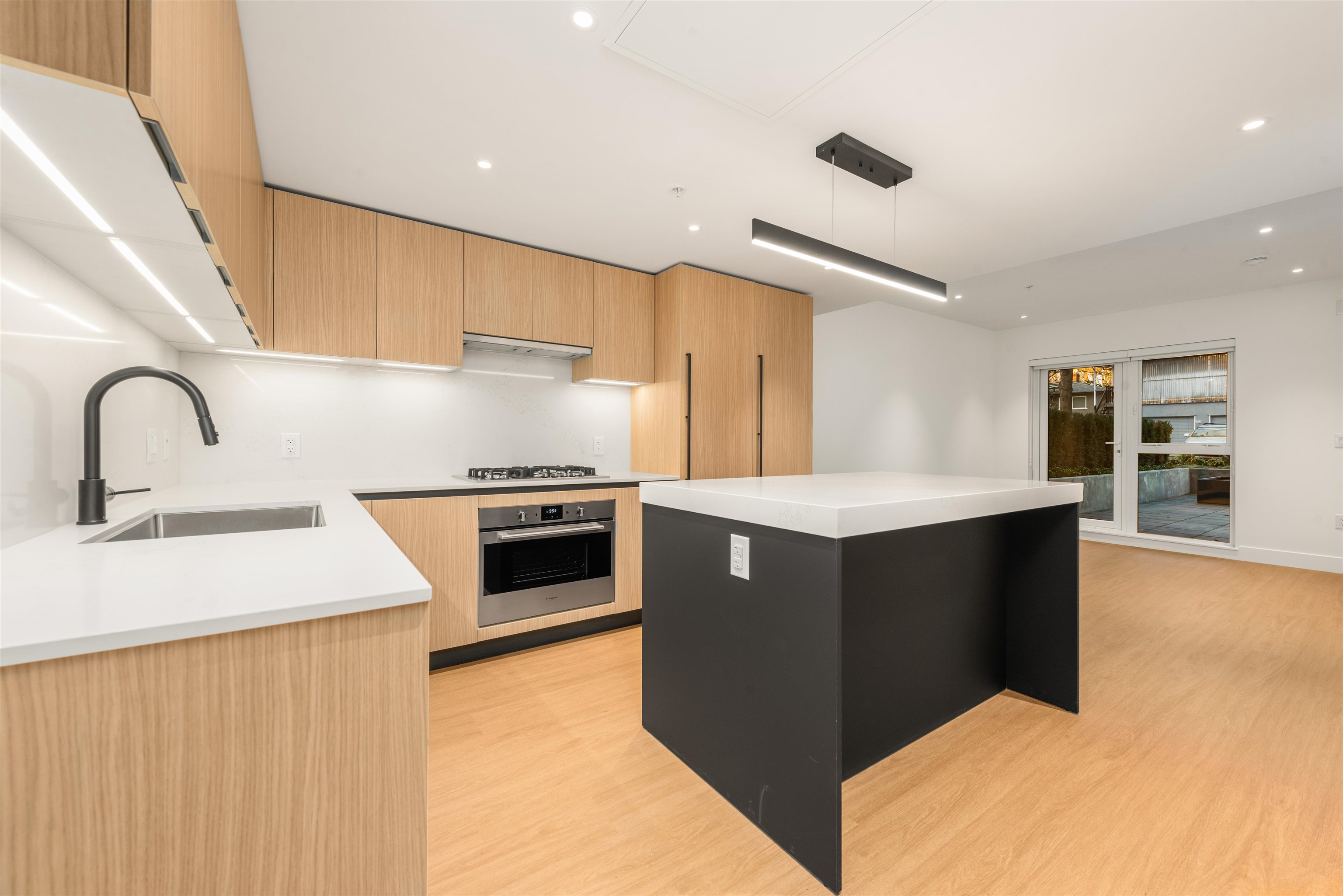 2235 E Broadway #113, Vancouver, BC V5N 0J5