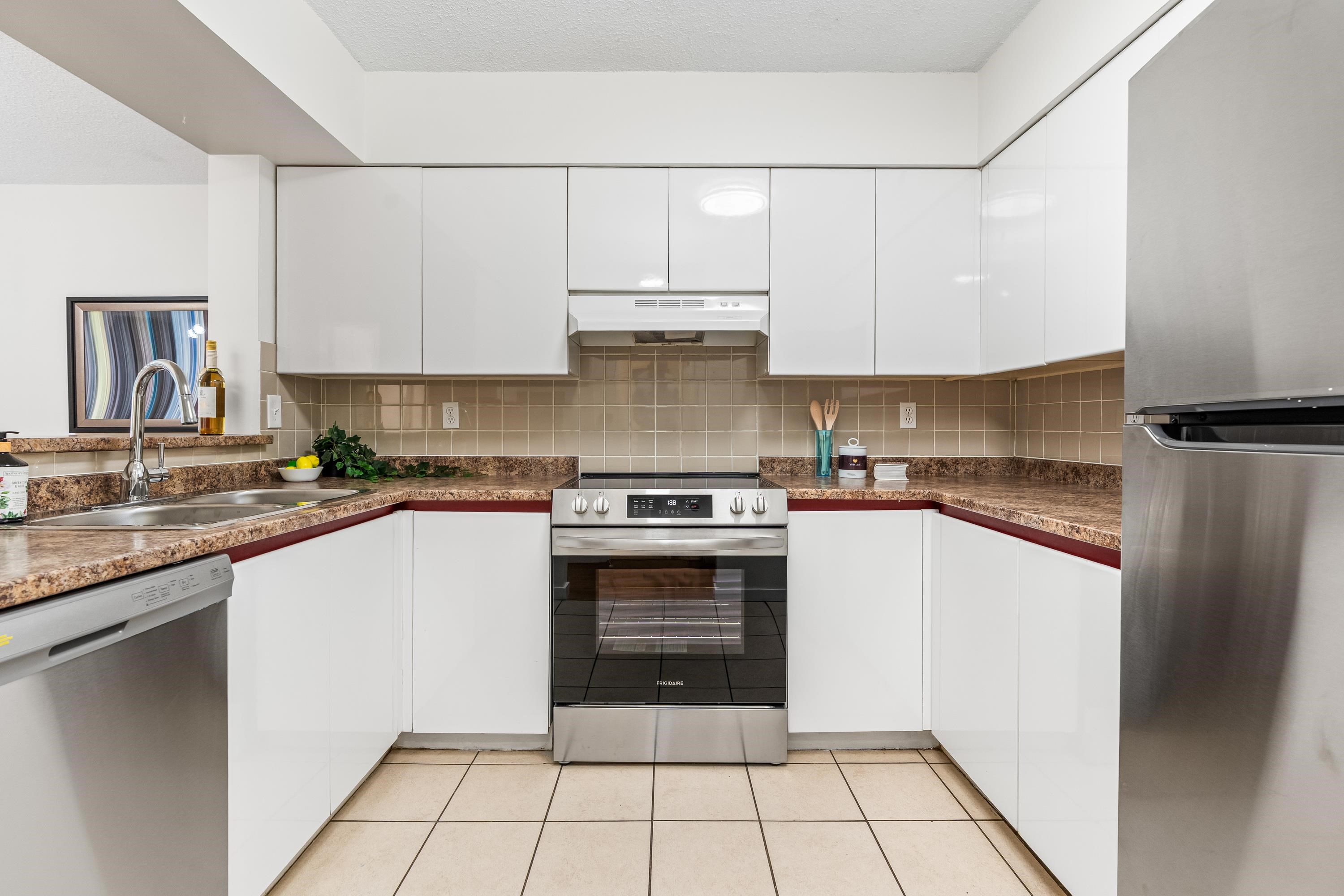 1771 Nelson Street #202, Vancouver, BC V6G 1M6