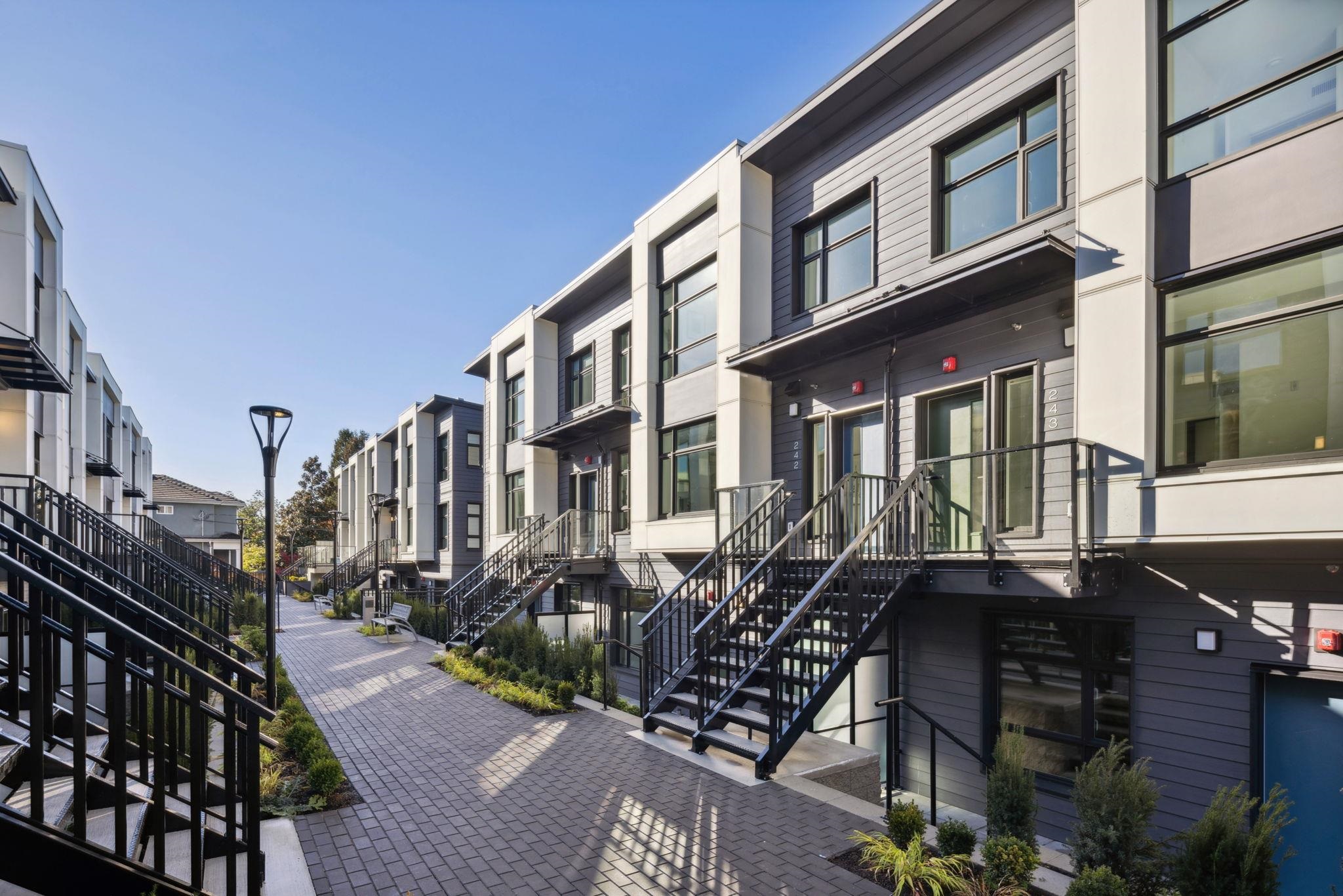 1010 W 47th Ave #123, Vancouver, BC V6M 0E3