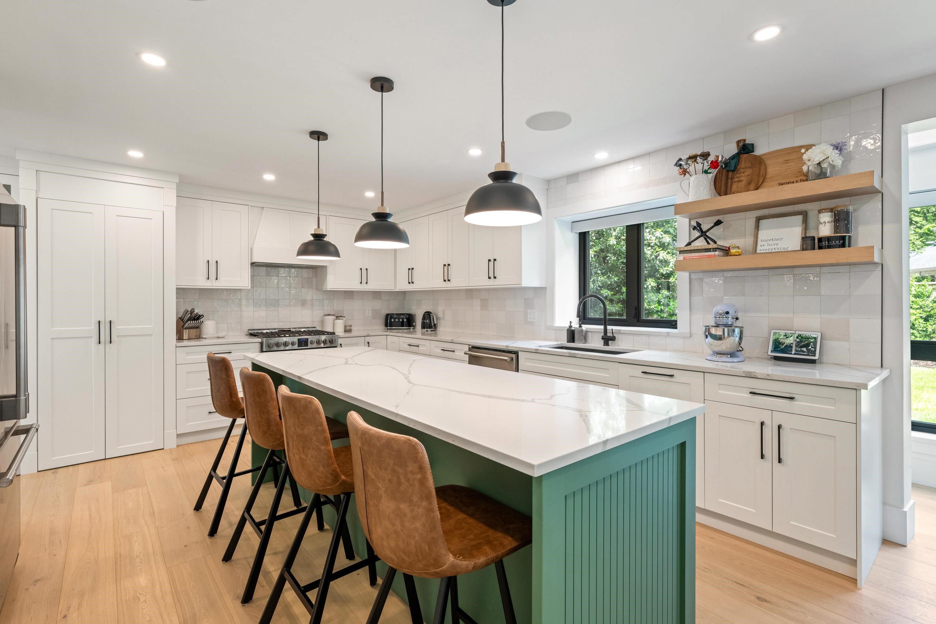 20 Avenue, Surrey, BC V4A 6J3