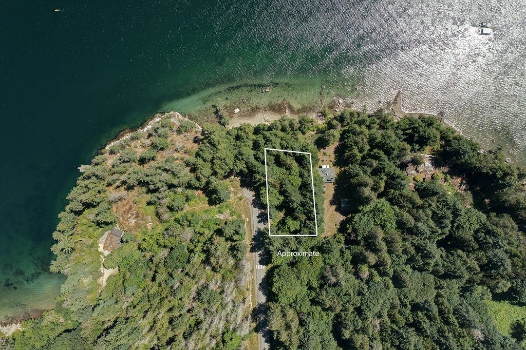 6051 Kingfisher Rd, Sechelt, BC V7Z 0R1