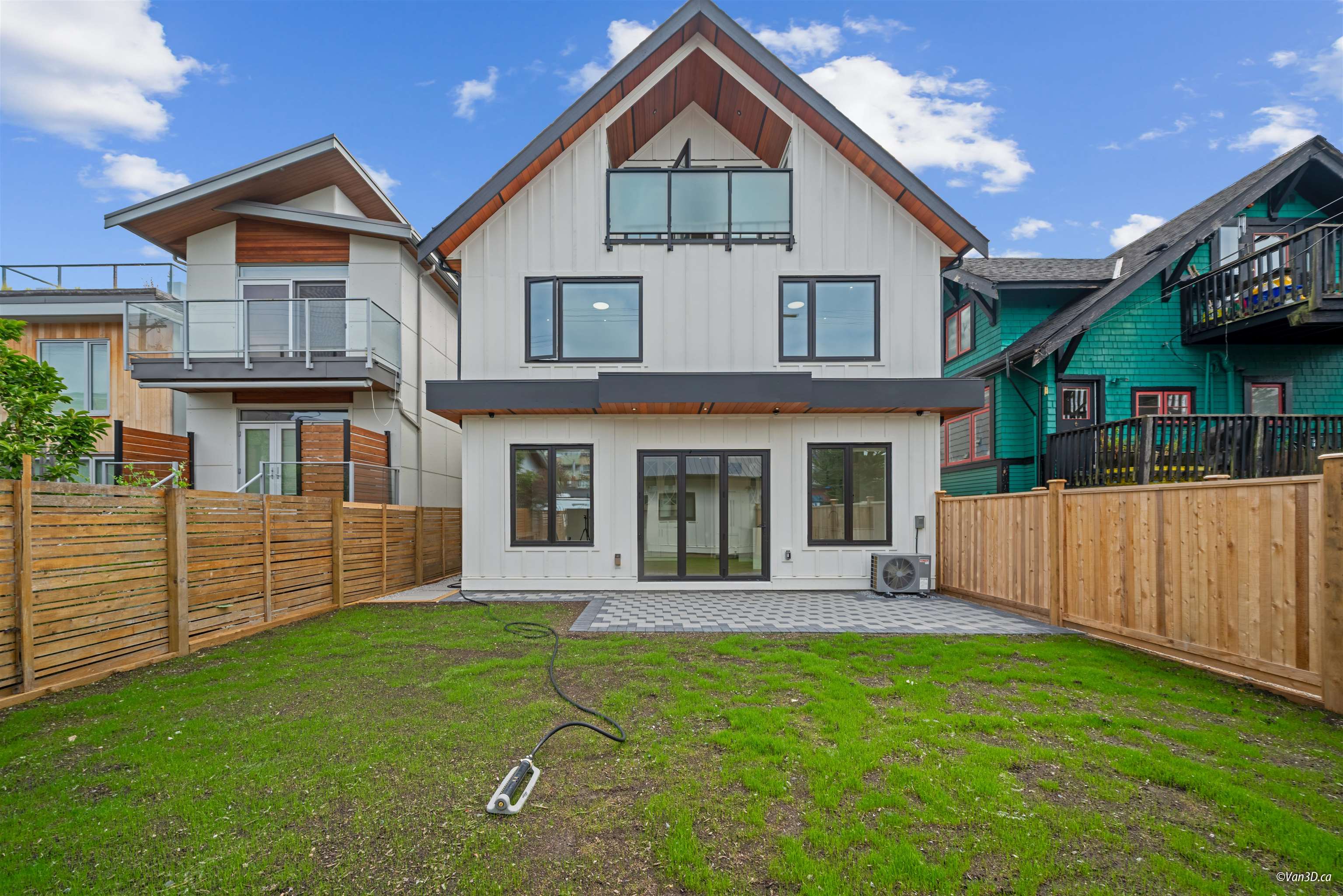 4463 Walden Street #2, Vancouver, BC V5V 3S4