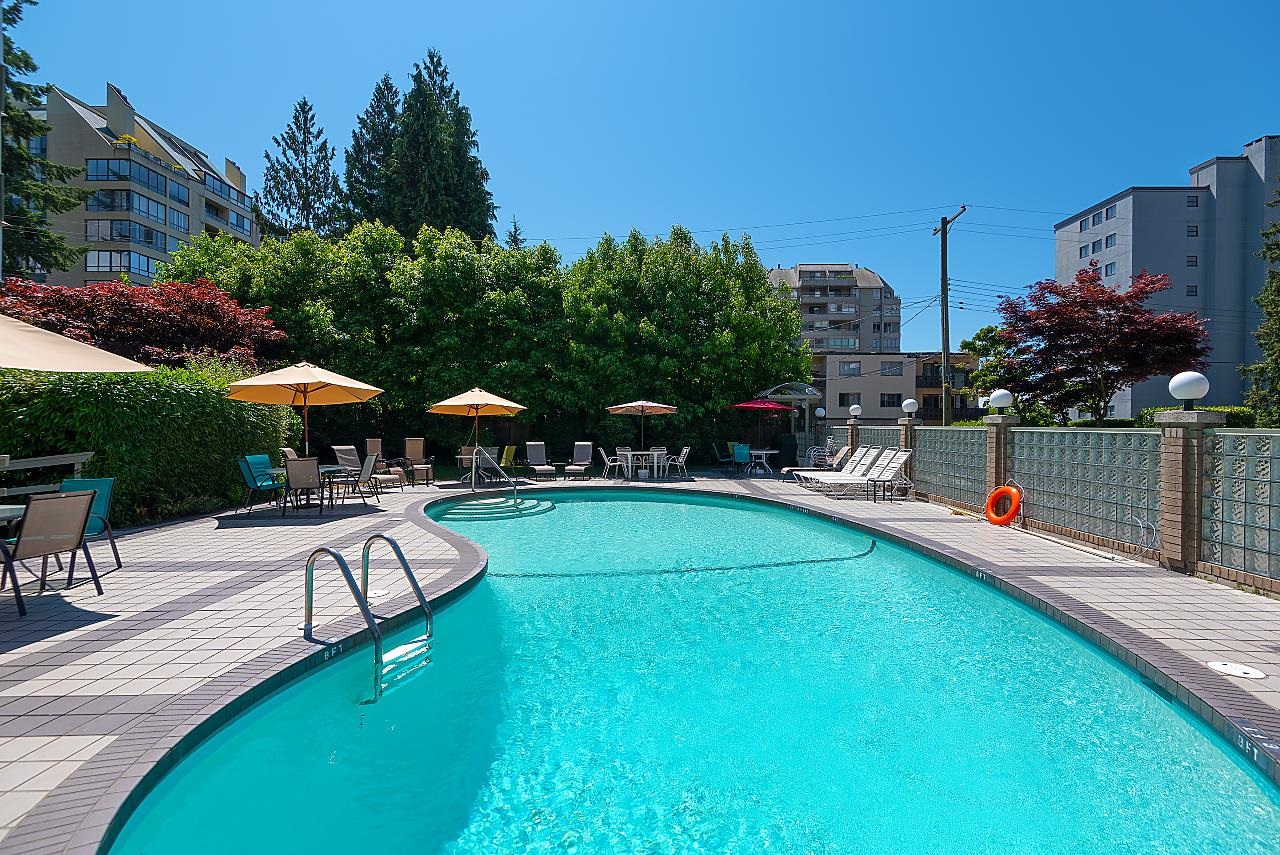 1425 Esquimalt Avenue #108, West Vancouver, BC V7T 1L1