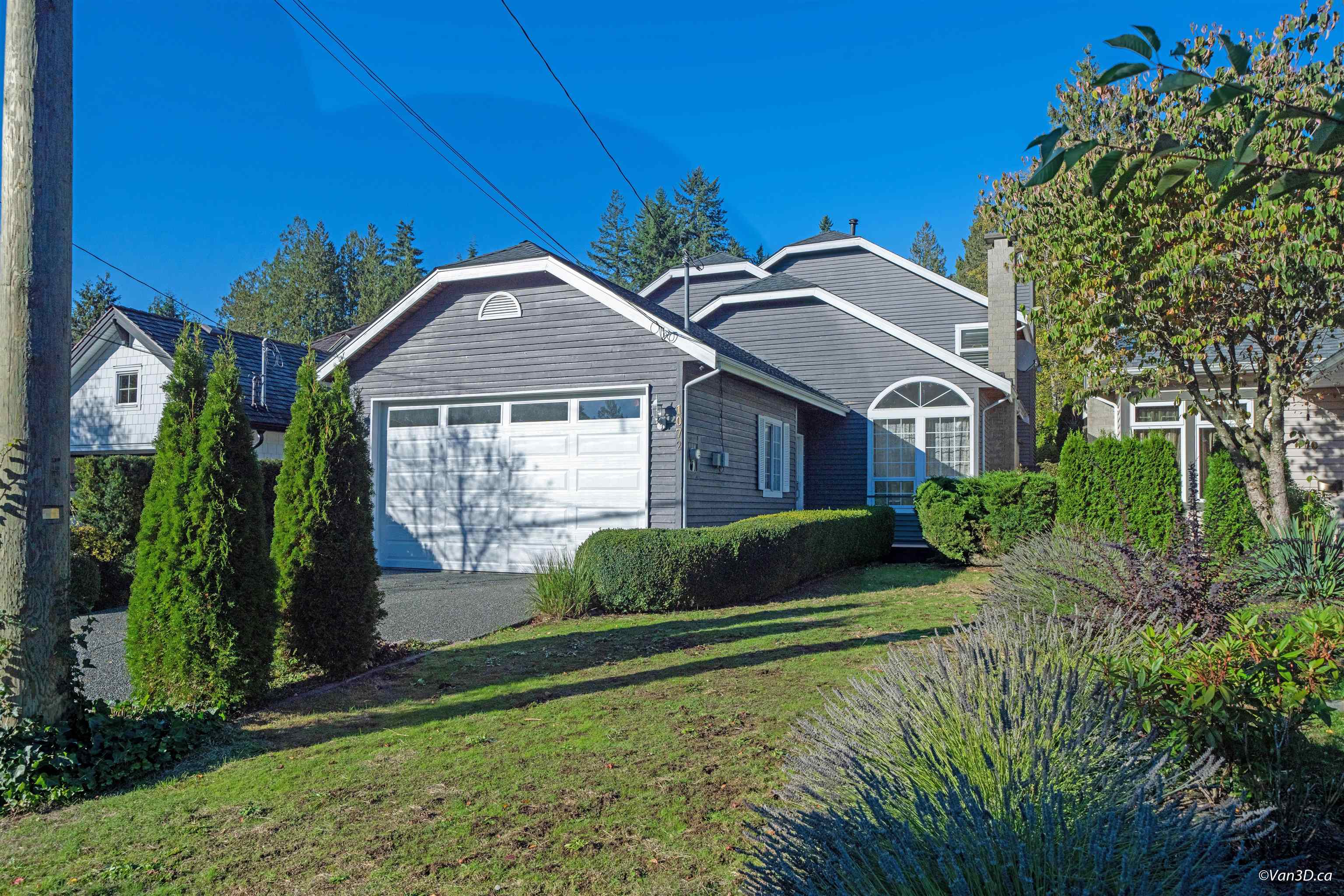 1072 Clements Avenue, North Vancouver, BC V7R 2L4