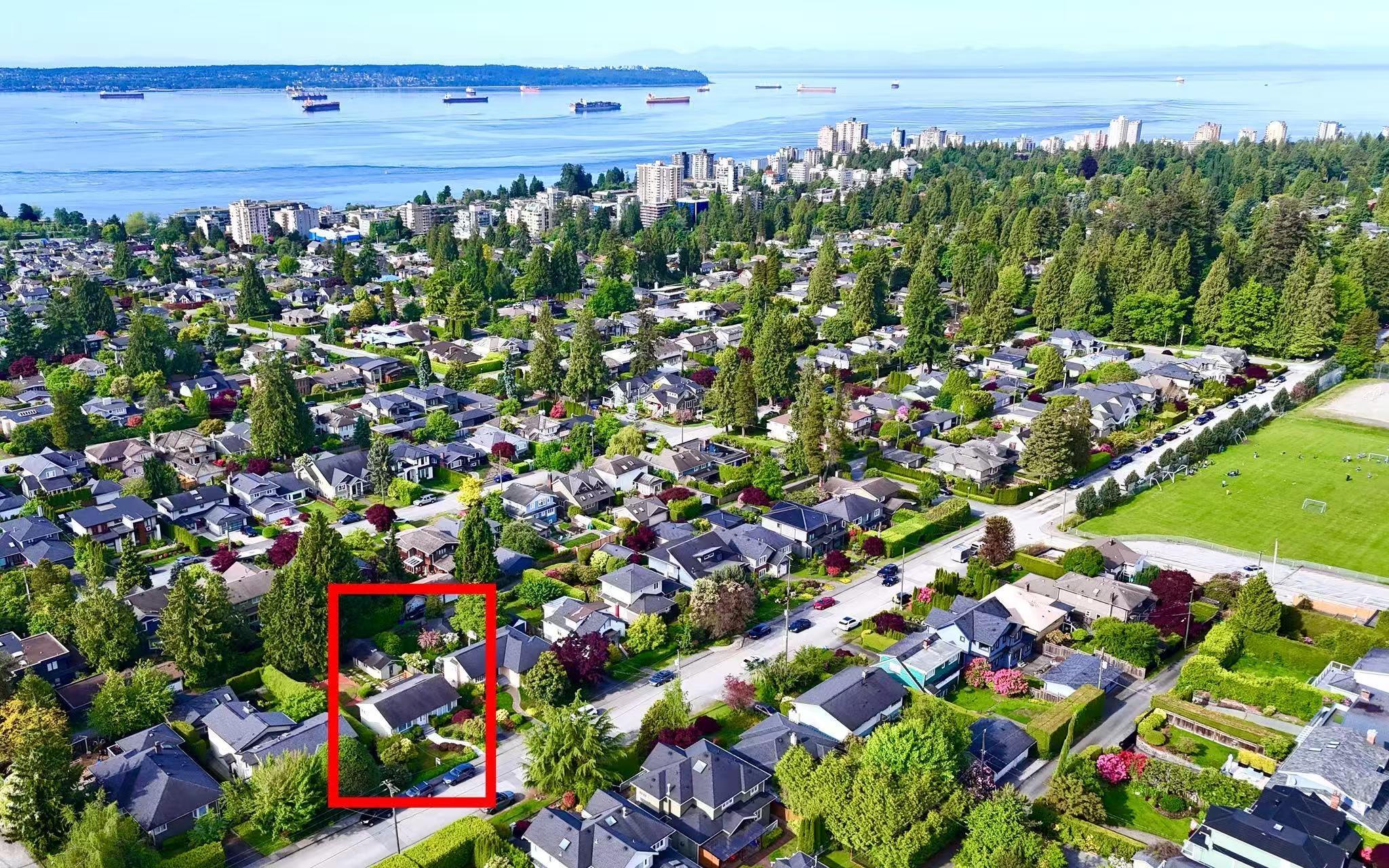 1126 Kings Avenue, West Vancouver, BC V7T 2C3