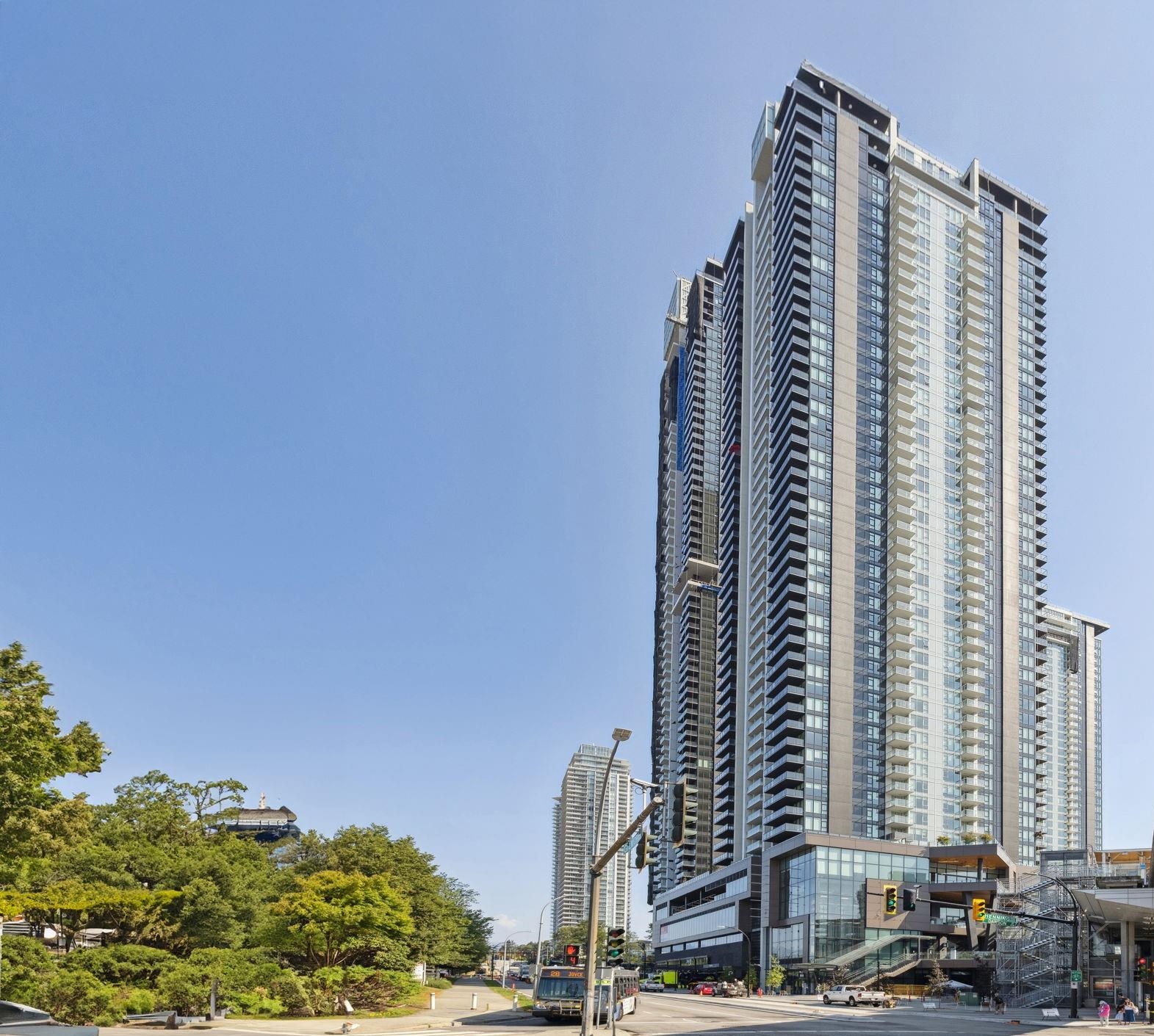2186 Gilmore Avenue #811, Burnaby, BC V5C 0N7