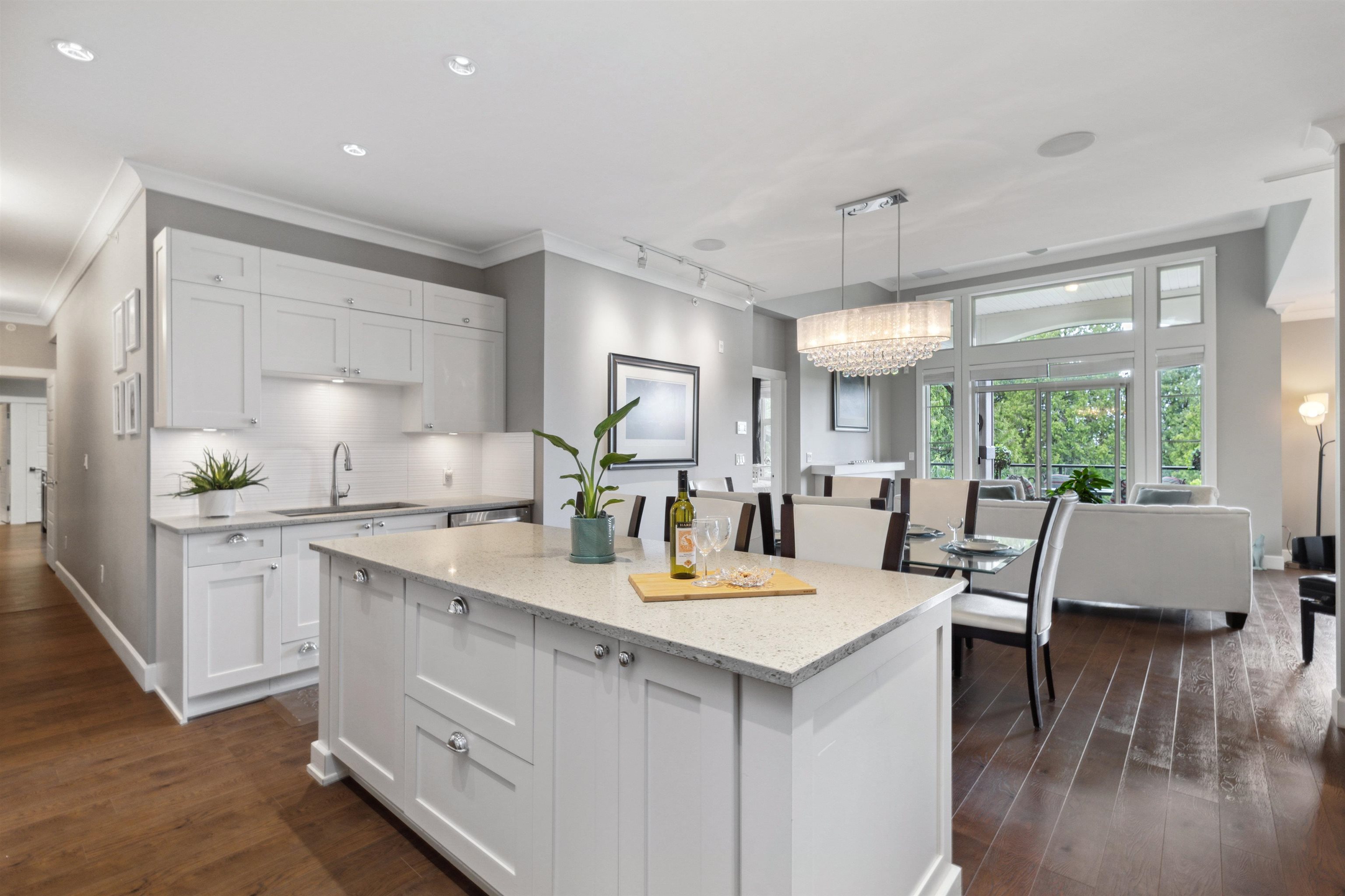 15155 36 Avenue #304, Surrey, BC V3Z 4R3