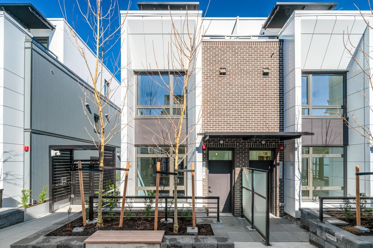 6294 Oak Street, Vancouver, BC V6M 2W4