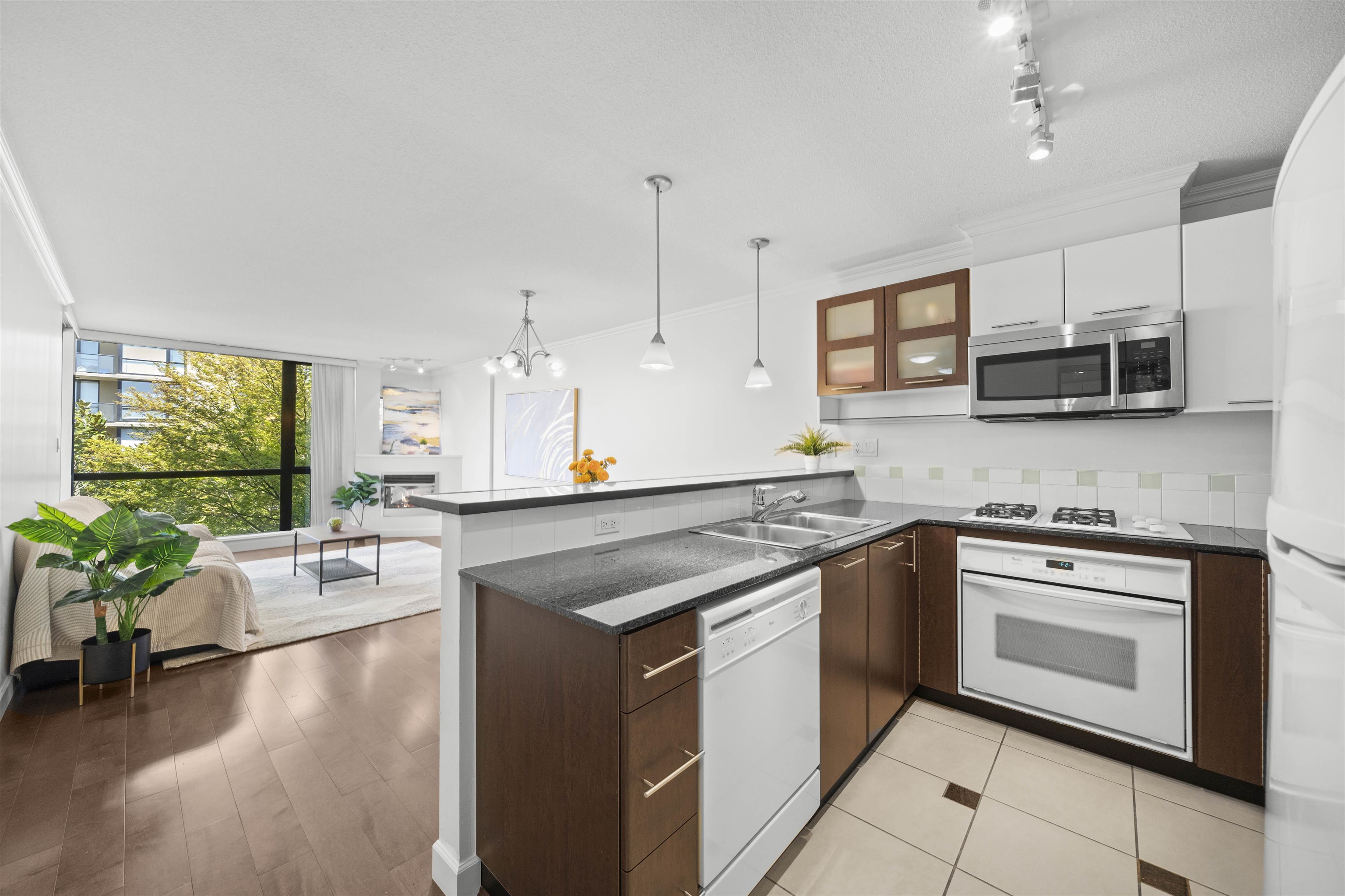 7831 Westminster Highway #724, Richmond, BC V6X 4J4