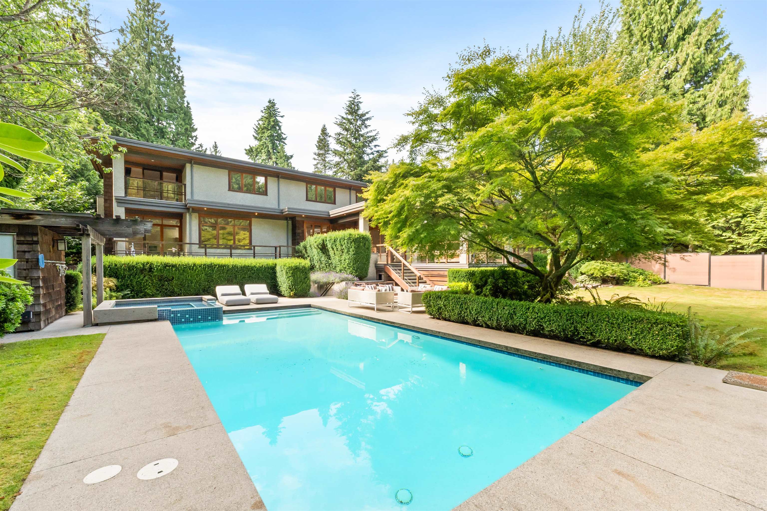 510 Eastcot Road, West Vancouver, BC V7S 1E4