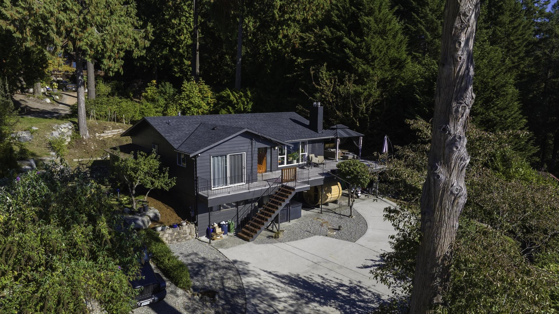 482 Elphinstone Avenue, Gibsons, BC V0N 1V1