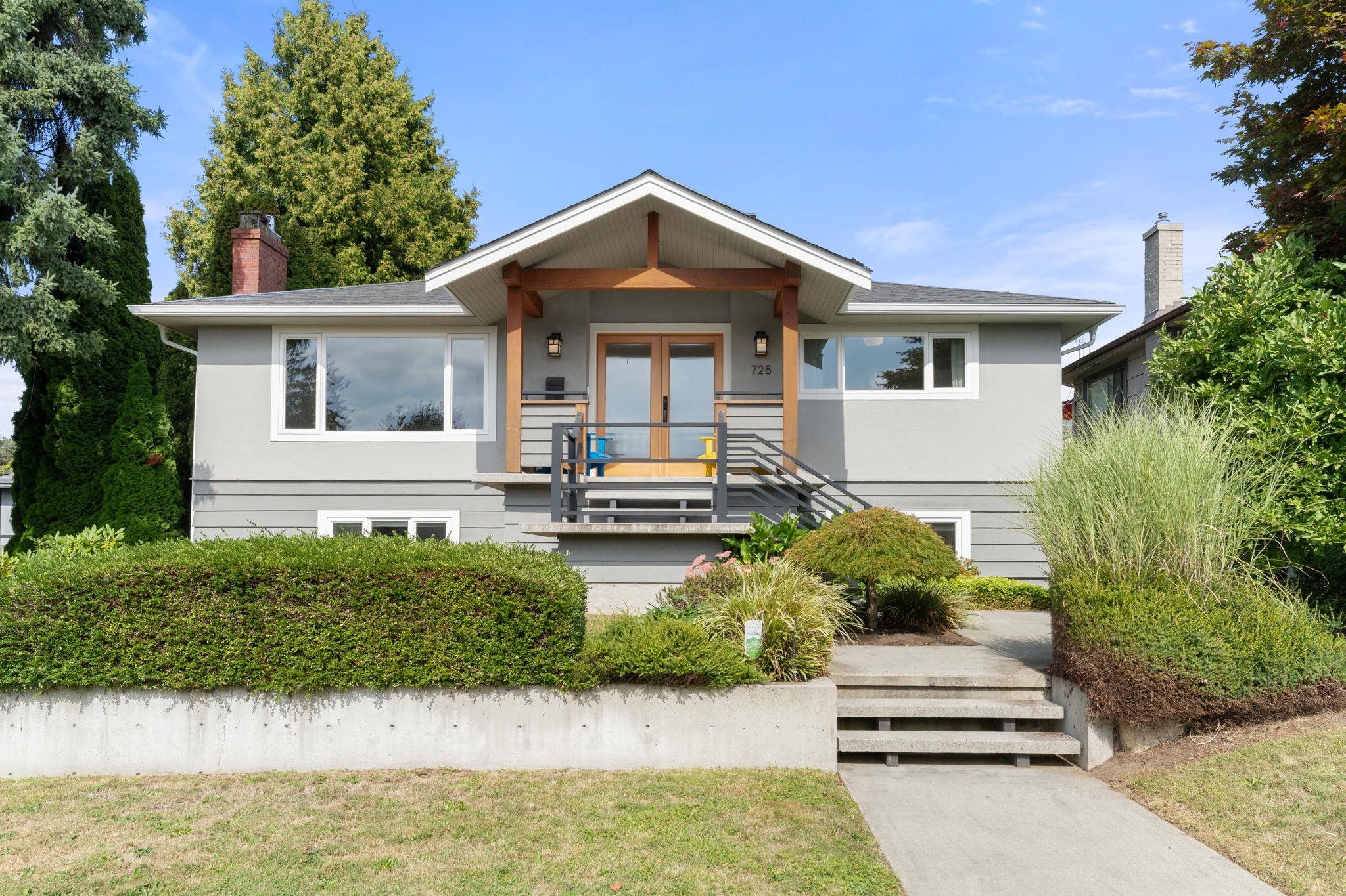 728 6th Street East, North Vancouver, BC V7L 1R6