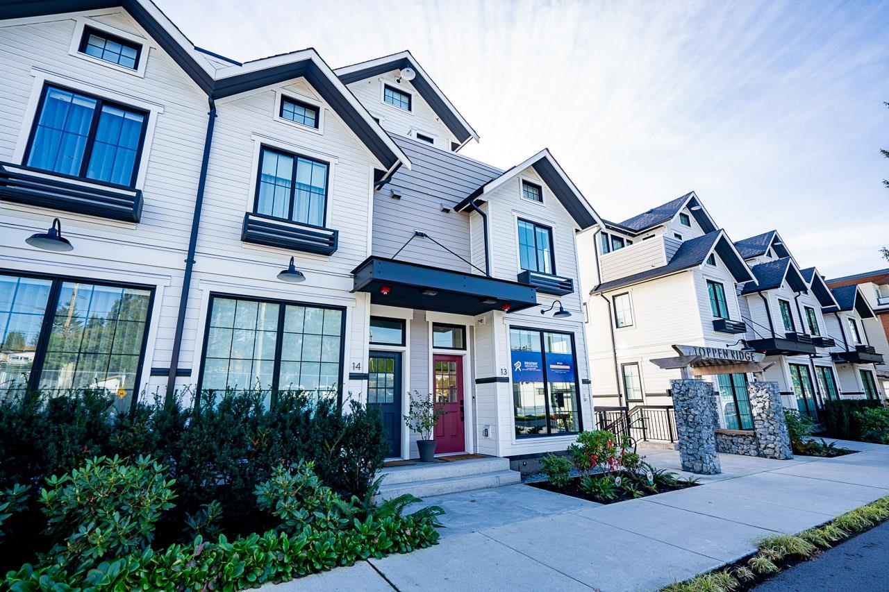 237 Ridgeway Ave #13, North Vancouver, BC V7L 0H6