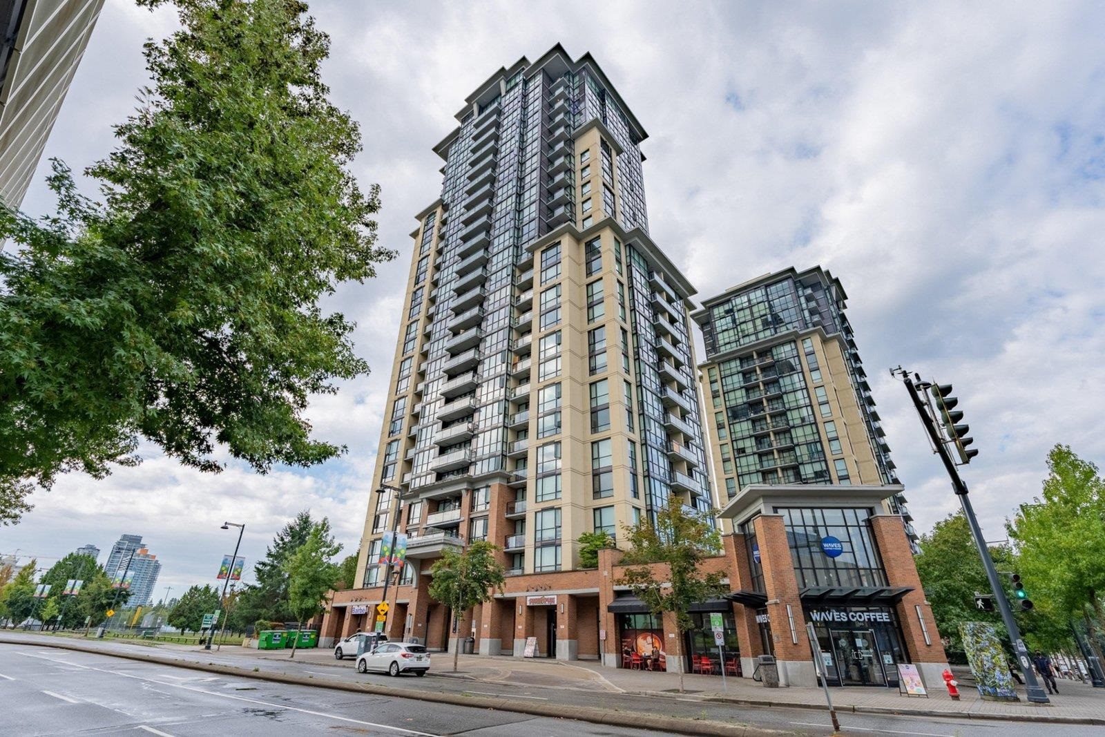 10777 University Drive #1906, Surrey, BC V3T 0E6