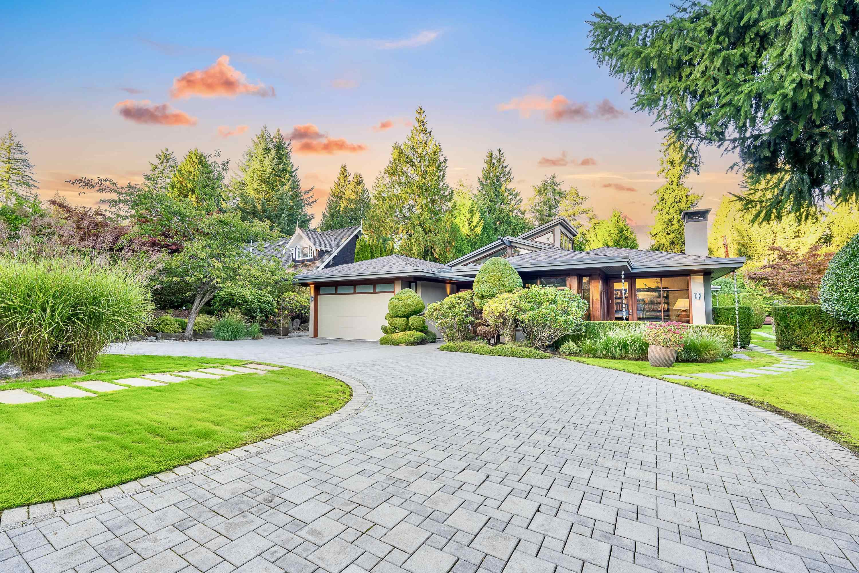 389 Moyne Drive, West Vancouver, BC V7S 1J7