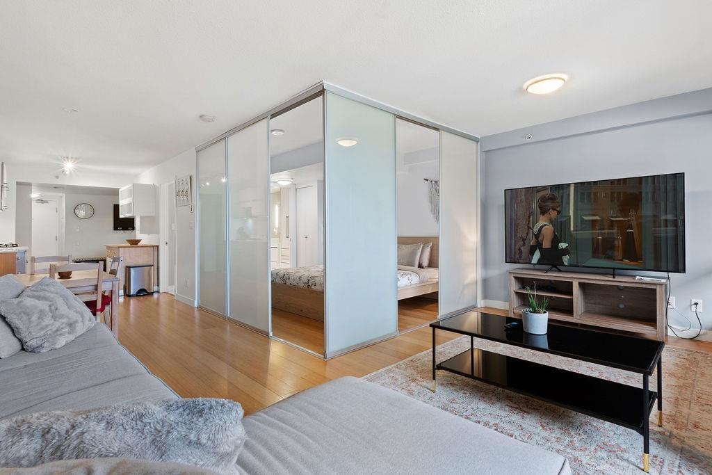 718 Main Street #406, Vancouver, BC V6A 0B1
