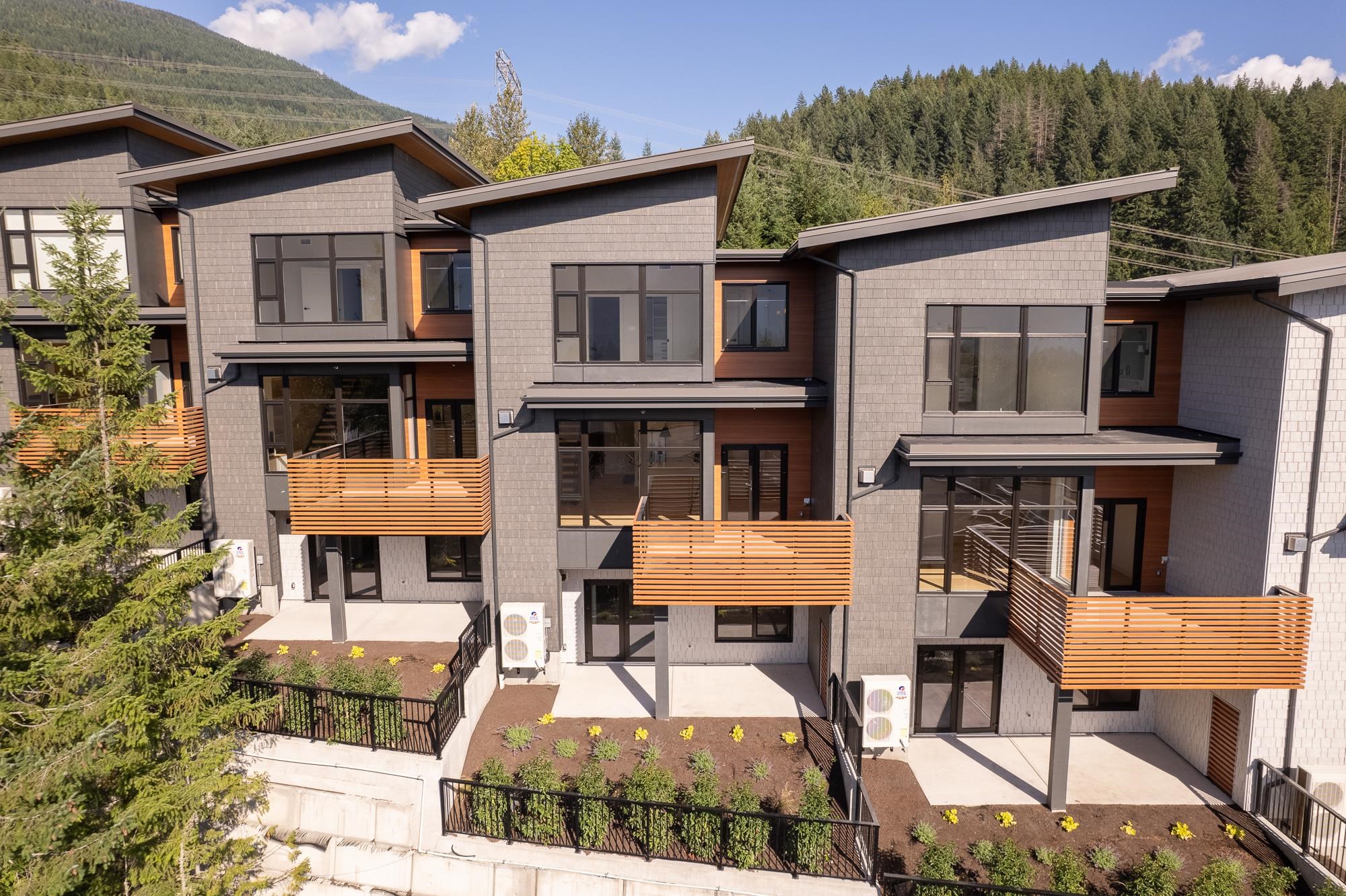 3407 Mamquam Rd Sl13, Squamish, BC V8B 1E4