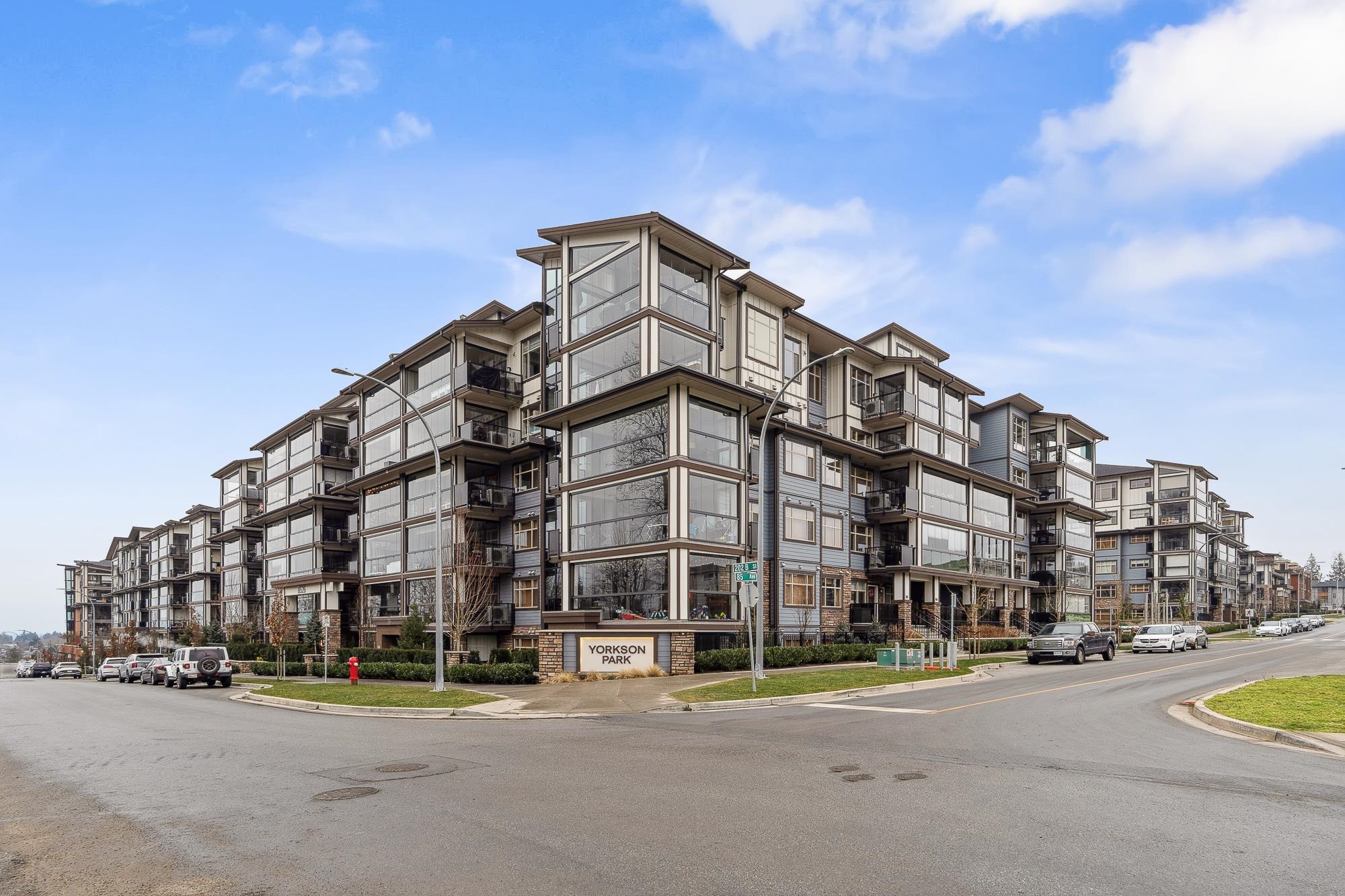 8526 202b Street #212, Langley, BC V2Y 1S8