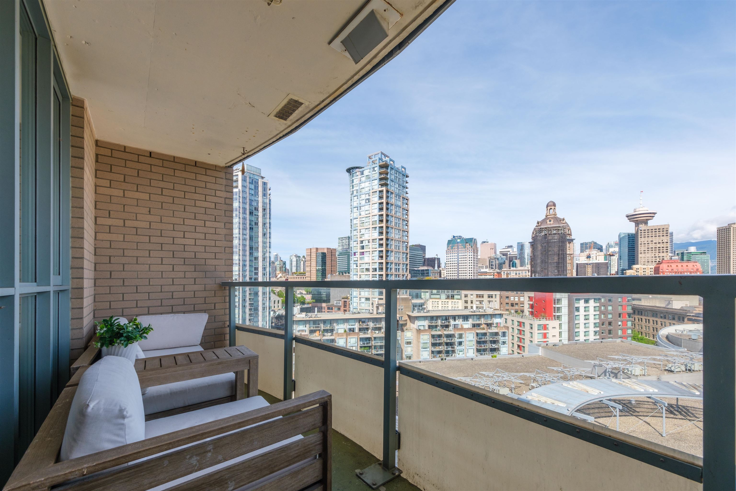 63 Keefer Place #1703, Vancouver, BC V6B 6N6