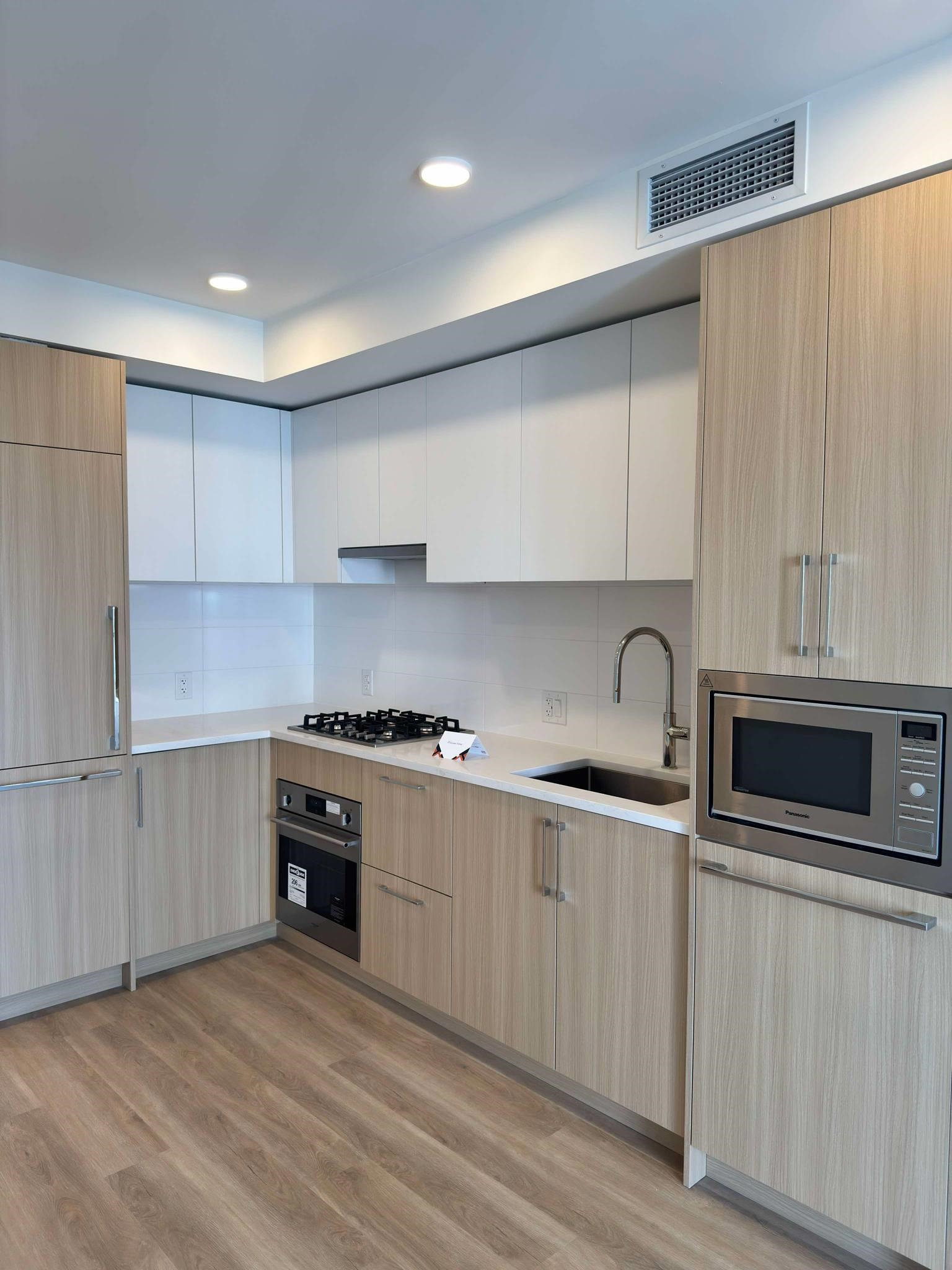 9675 King George Blvd #2008, Surrey, BC V3T 0T7