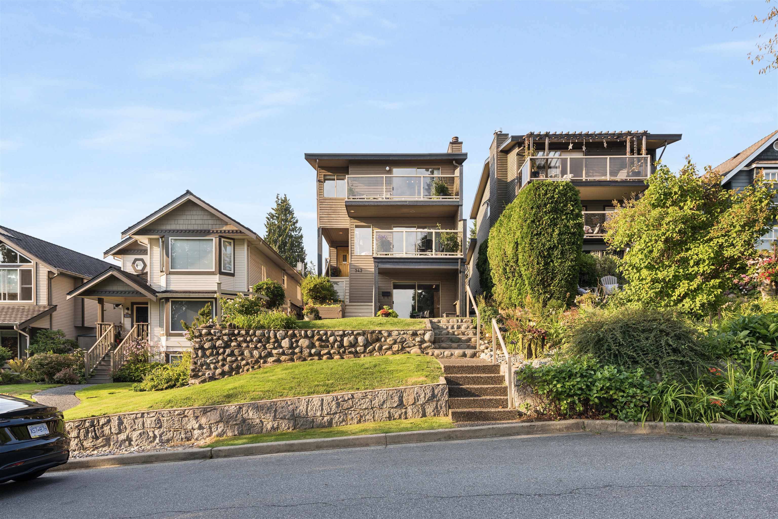 342 26th Street East, North Vancouver, BC V7N 1B1