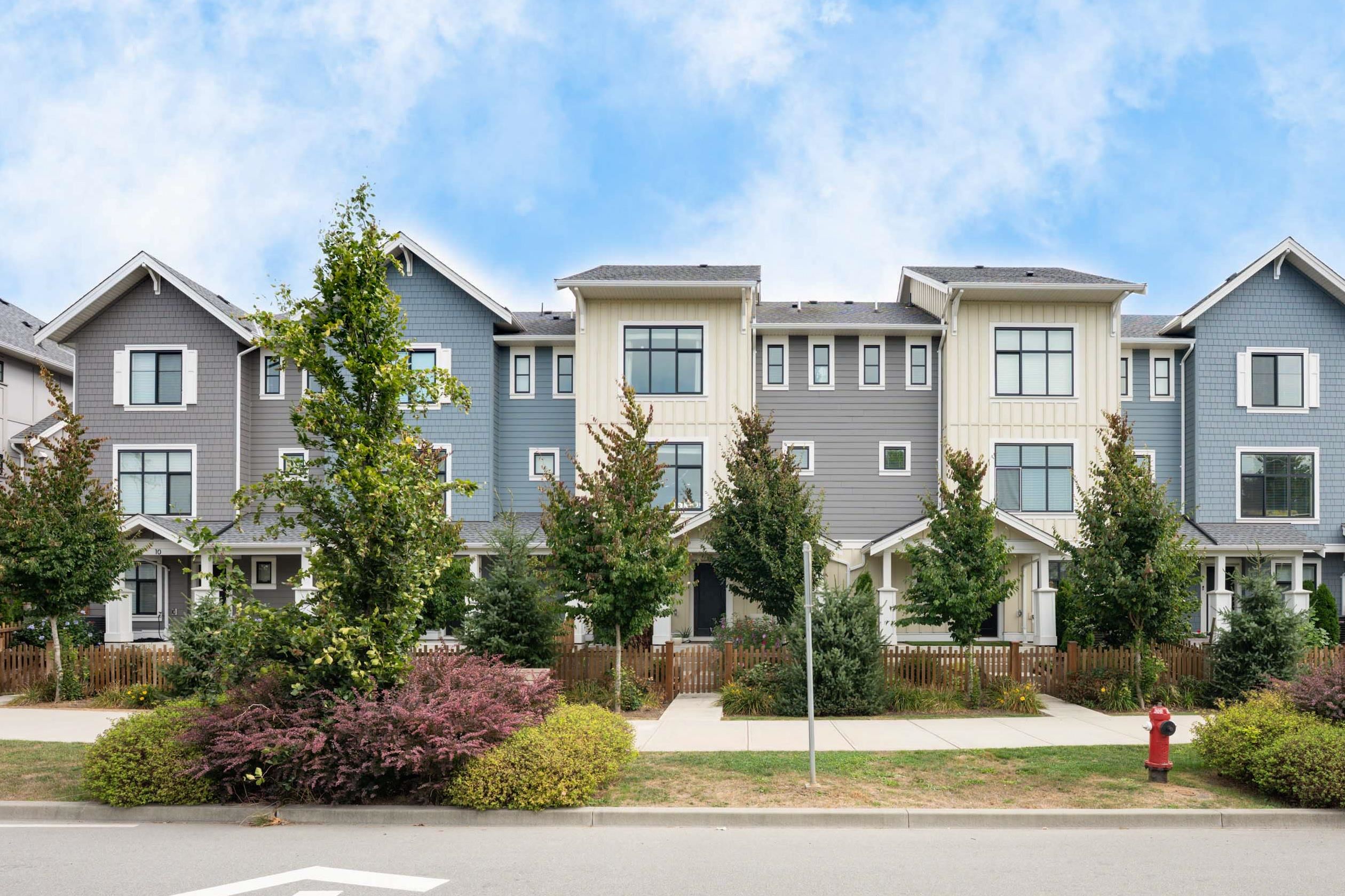 20261 72b Ave #8, Langley, BC V2Y 3M8