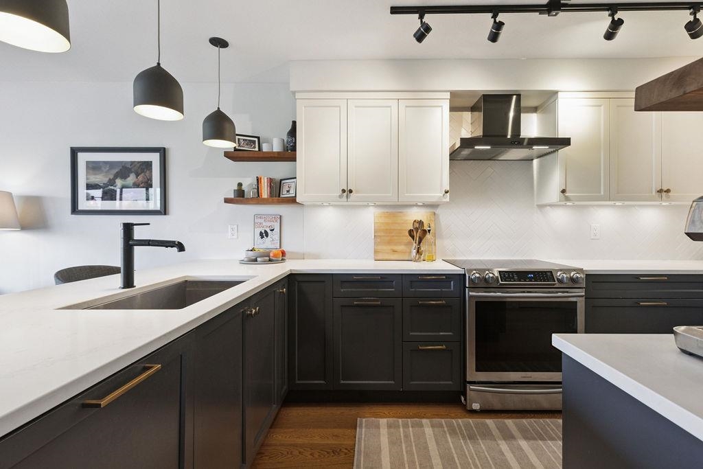 3250 West Broadway #215, Vancouver, BC V6K 2H4