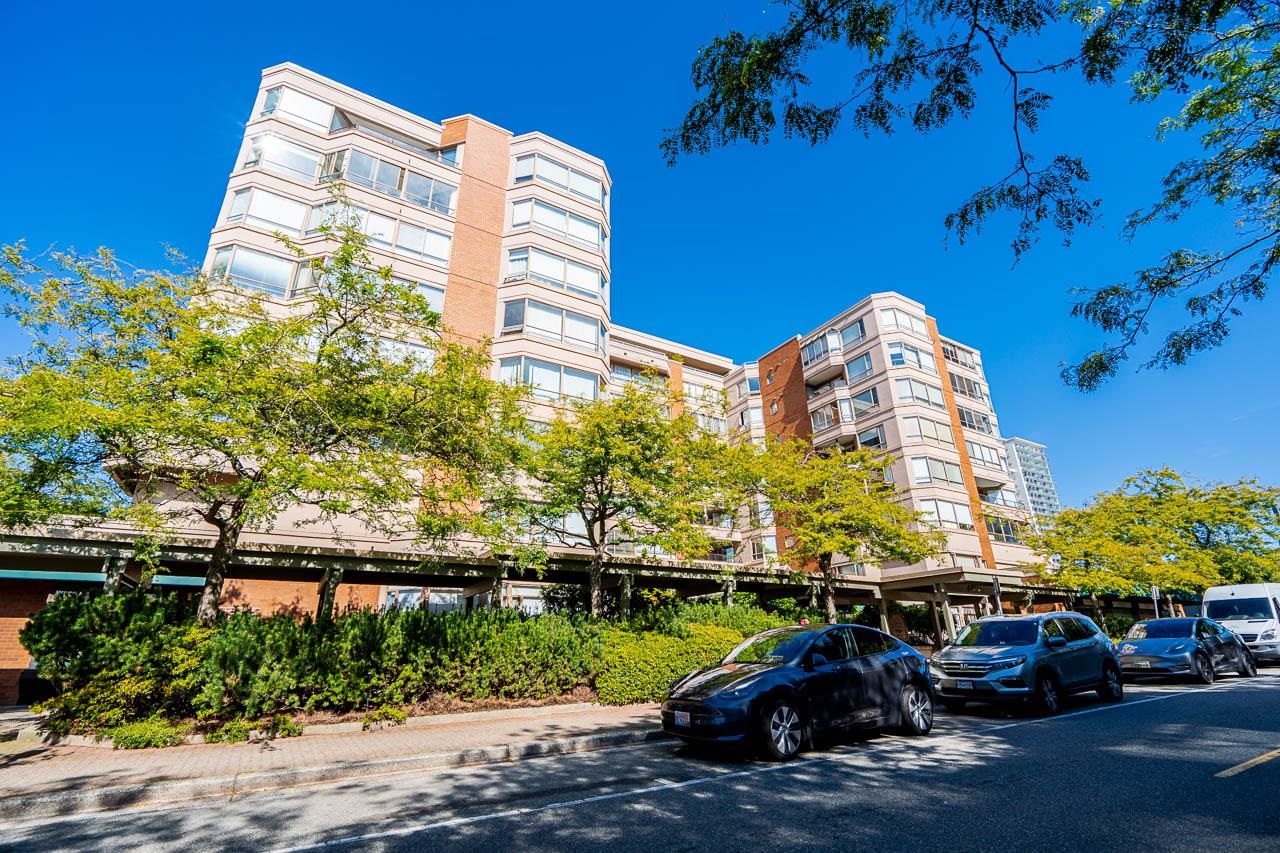 15111 Russell Avenue #502, White Rock, BC V4B 2P4