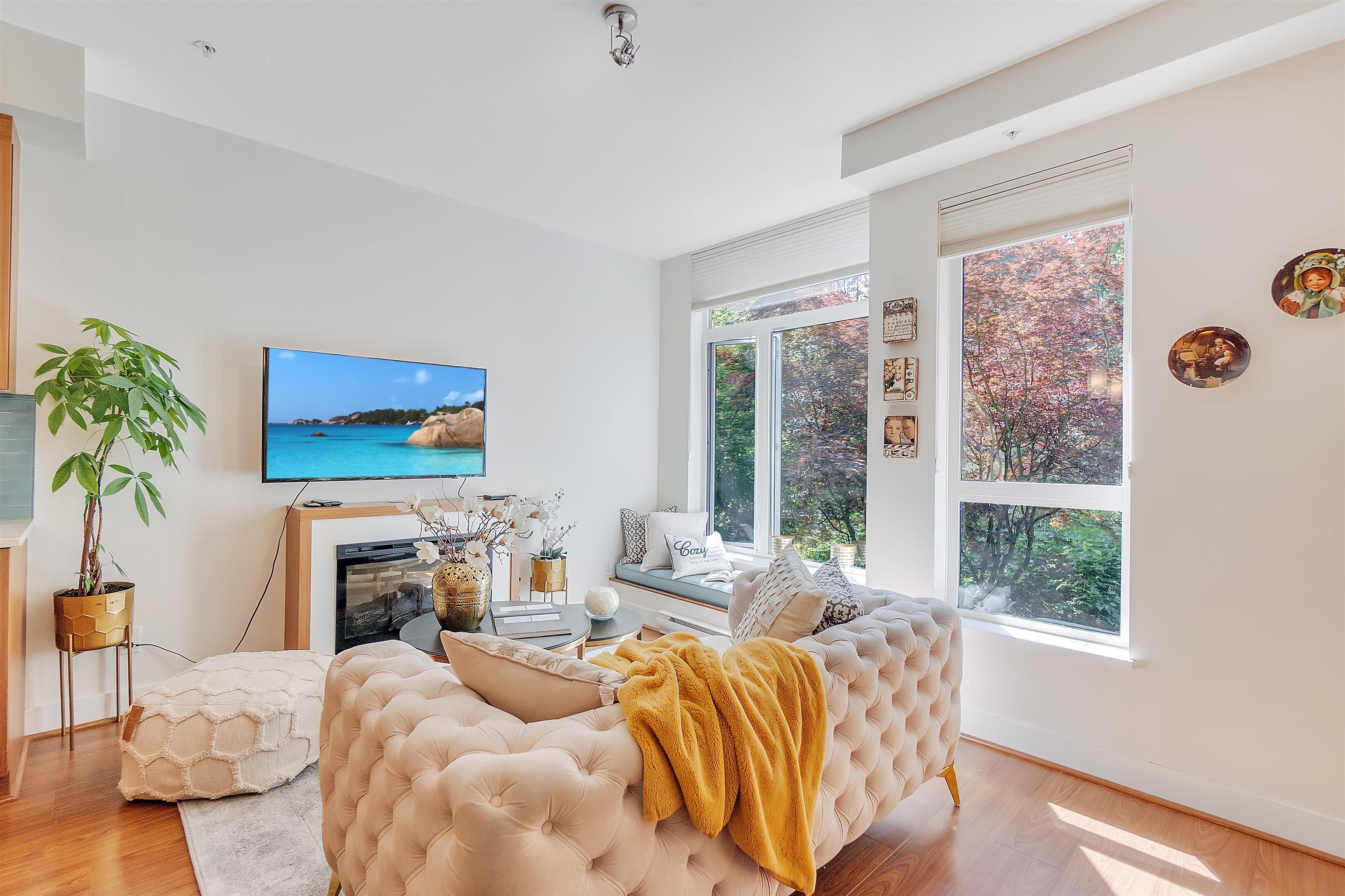 735 15th Street West #204, North Vancouver, BC V7M 0B8
