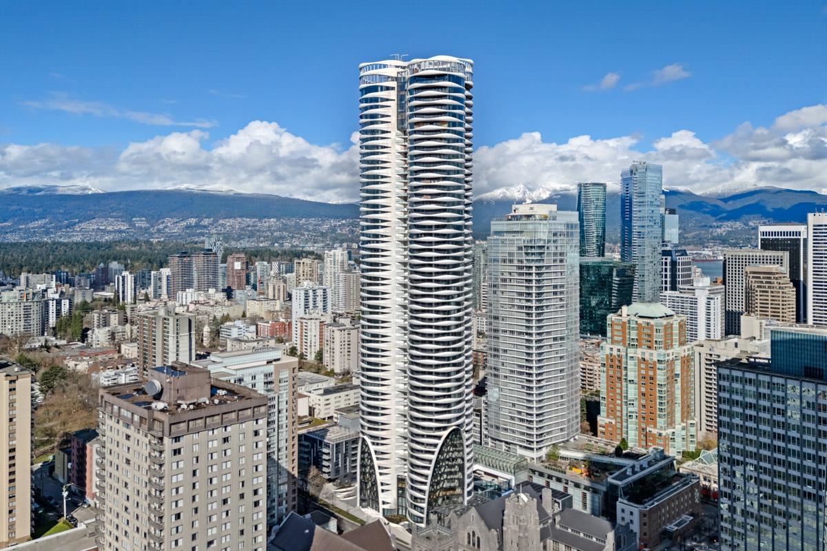 1033 Nelson St #2406, Vancouver, BC V6E 0E5