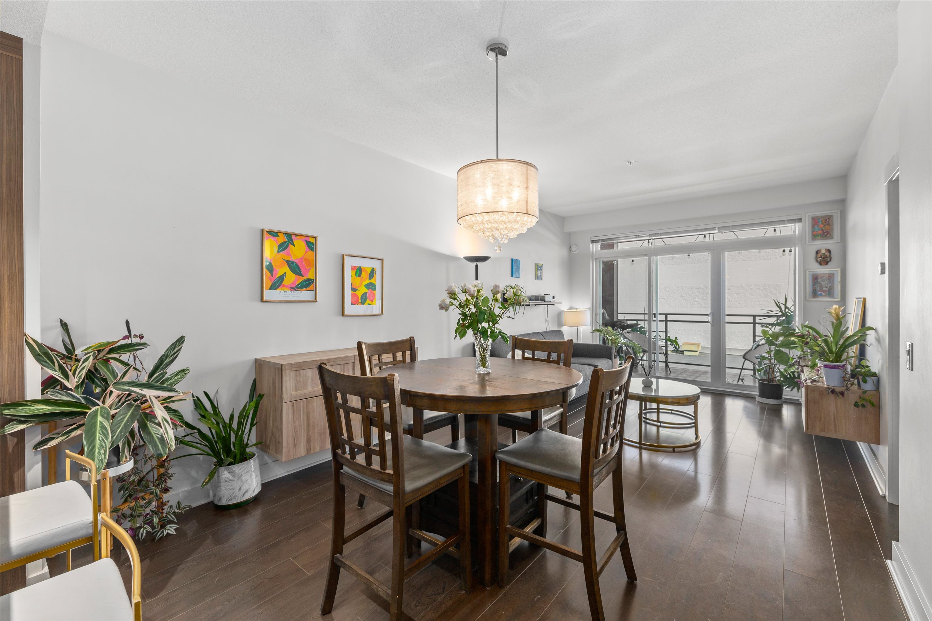 733 14th Street West #305, North Vancouver, BC V7M 0C6
