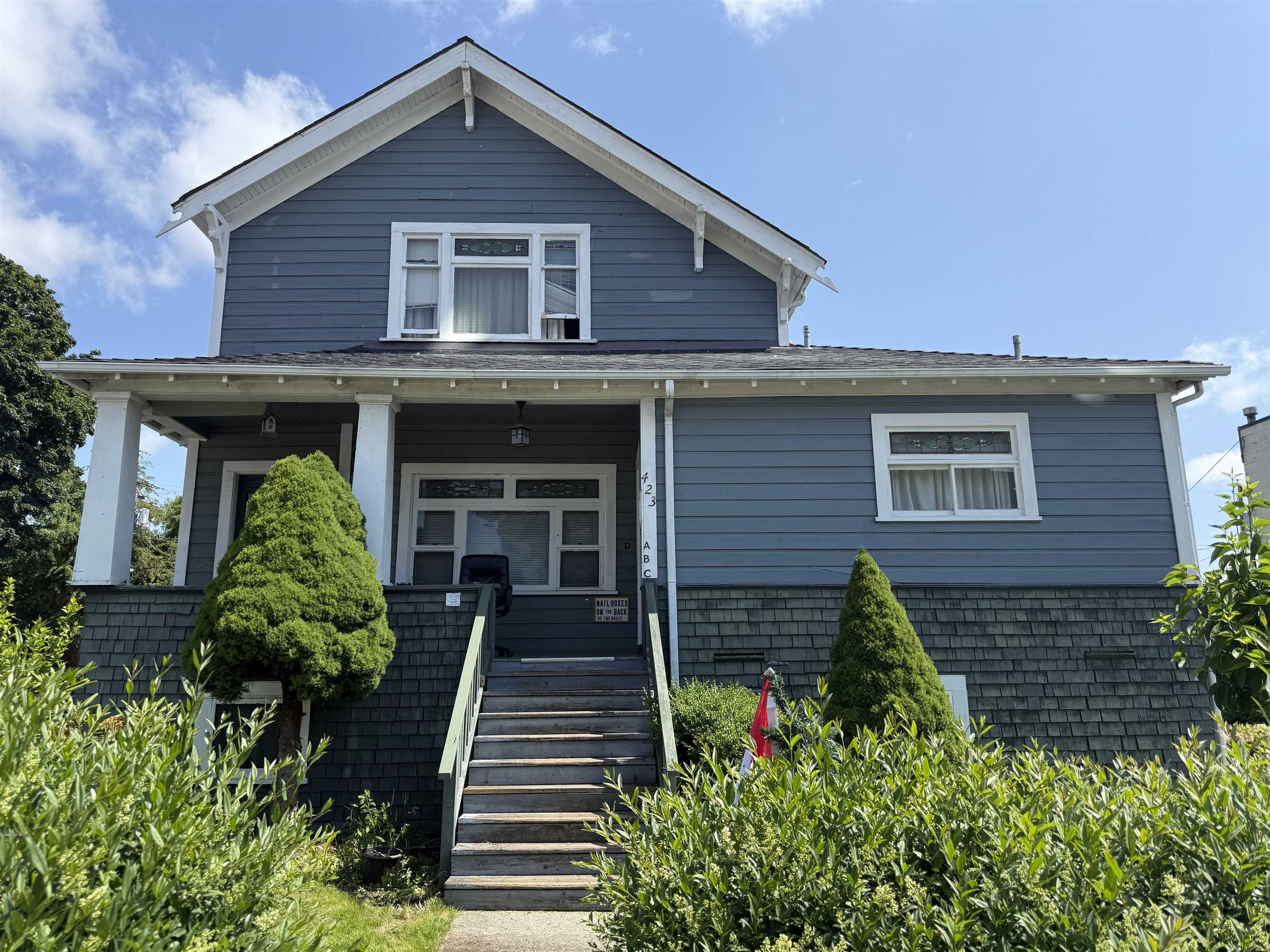 423 6th Street, New Westminster, BC V3L 3B1