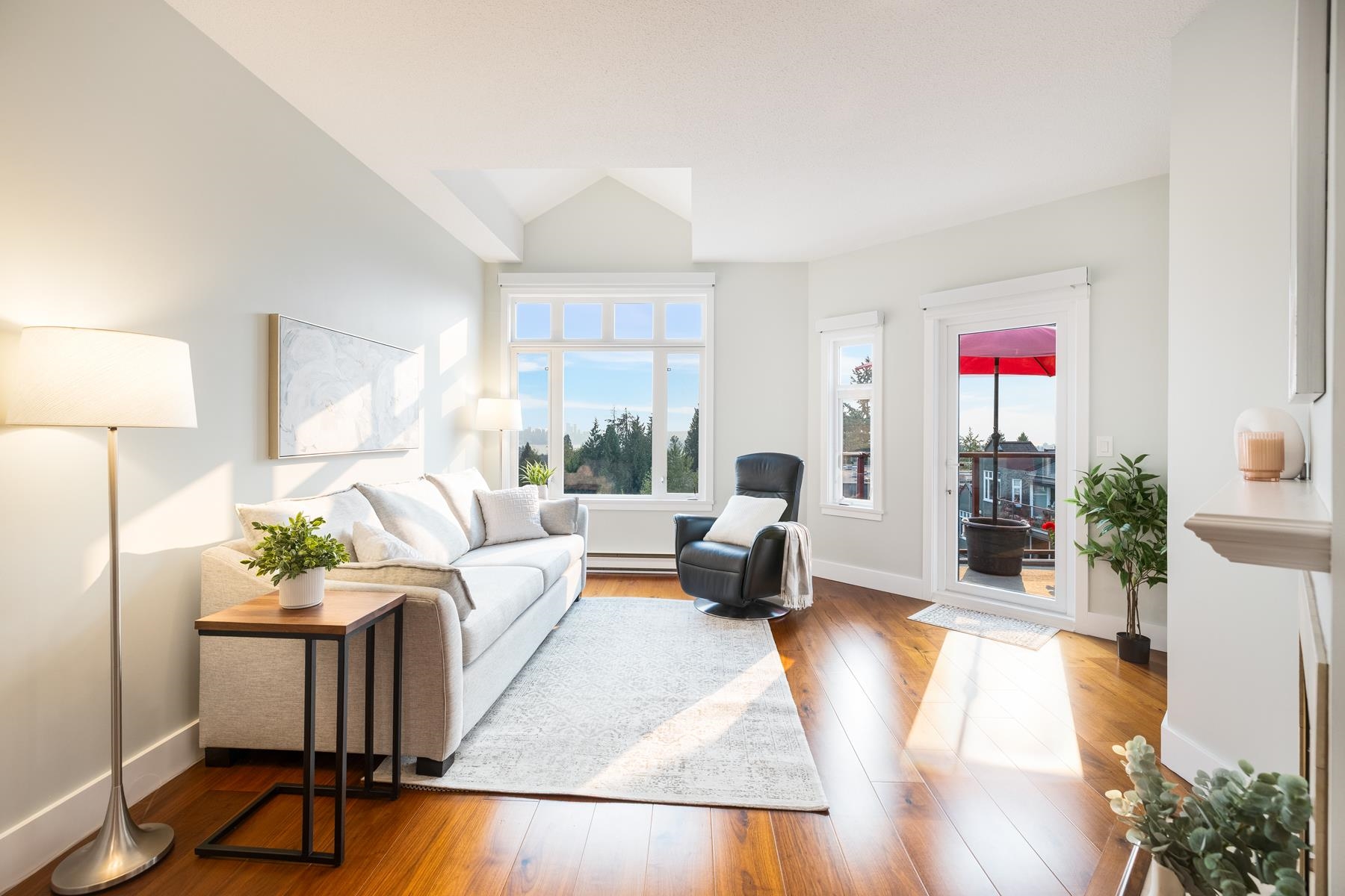 121 West 29th Street #404, North Vancouver, BC V7N 4L6