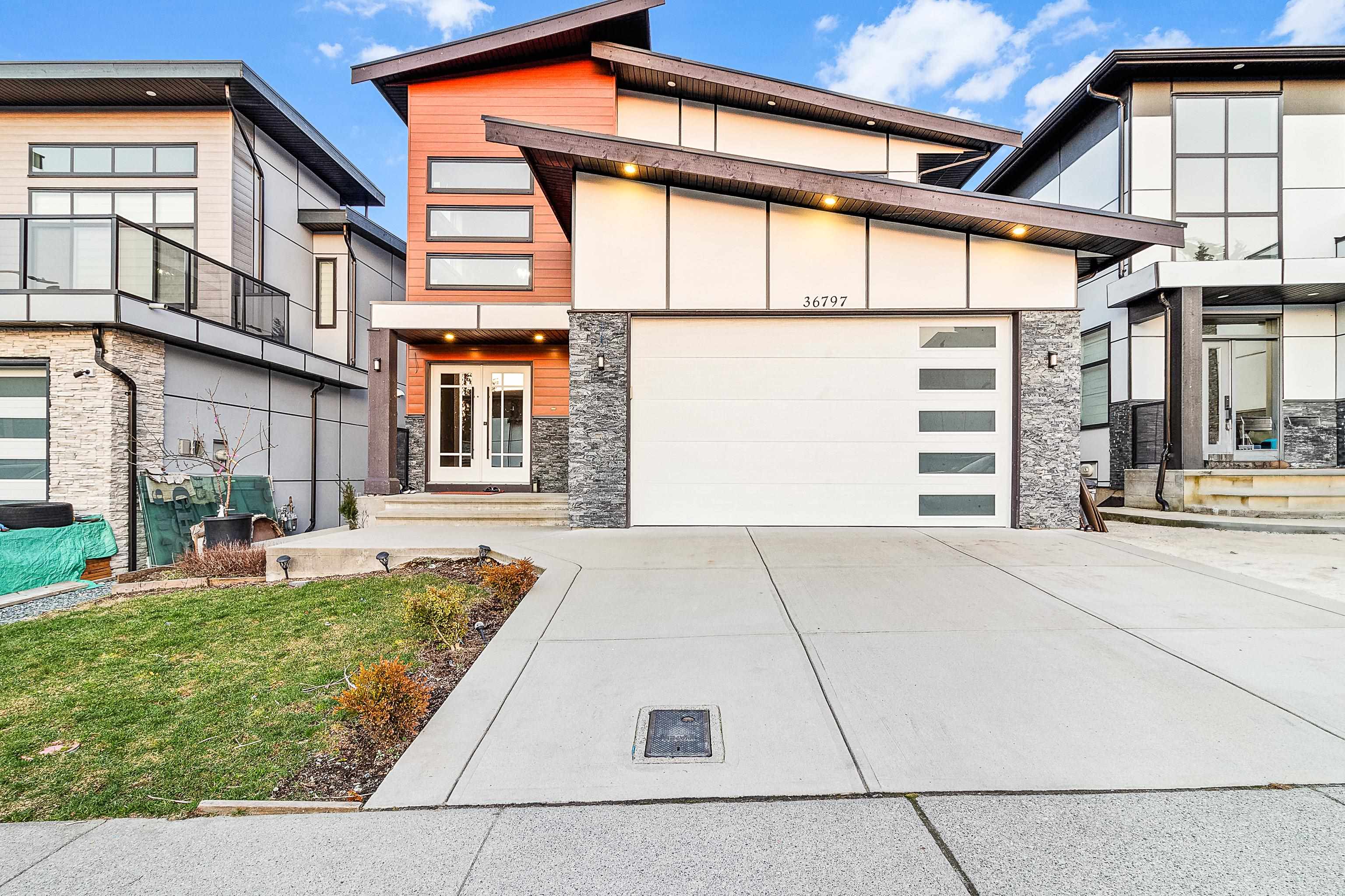 36797 Carl Creek Crescent, Abbotsford, BC V3G 0H4