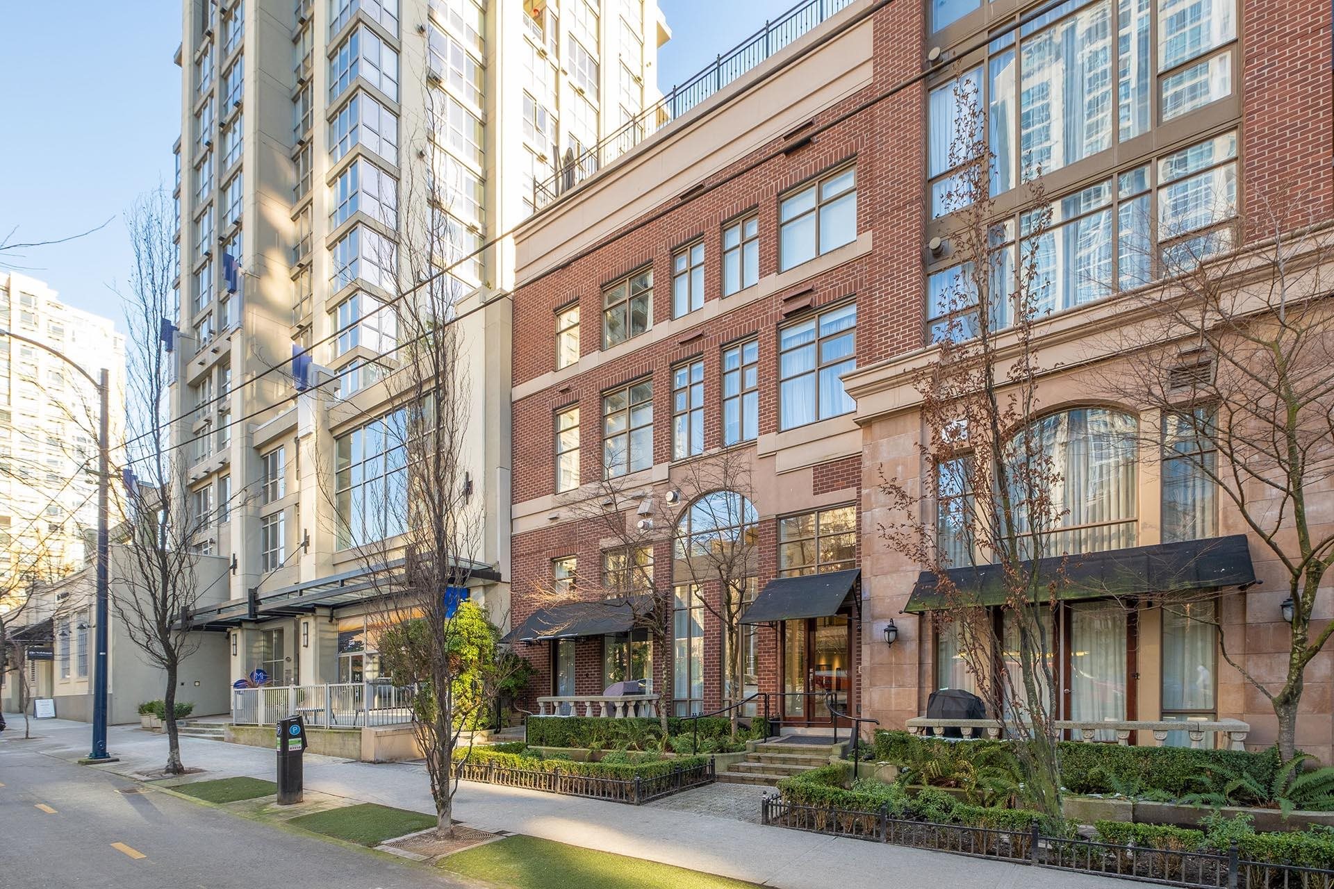 1258 Richards Street, Vancouver, BC V6B 1S2
