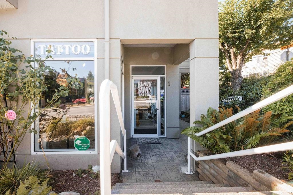 703 Gibsons Way #101, Gibsons, BC V0N 1V9