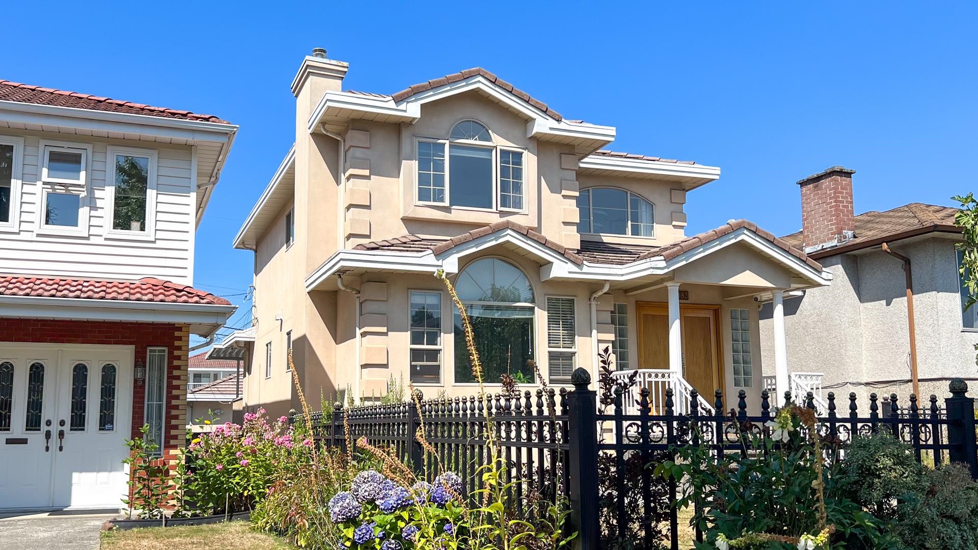 2083 East 53rd Avenue, Vancouver, BC V5P 1X6