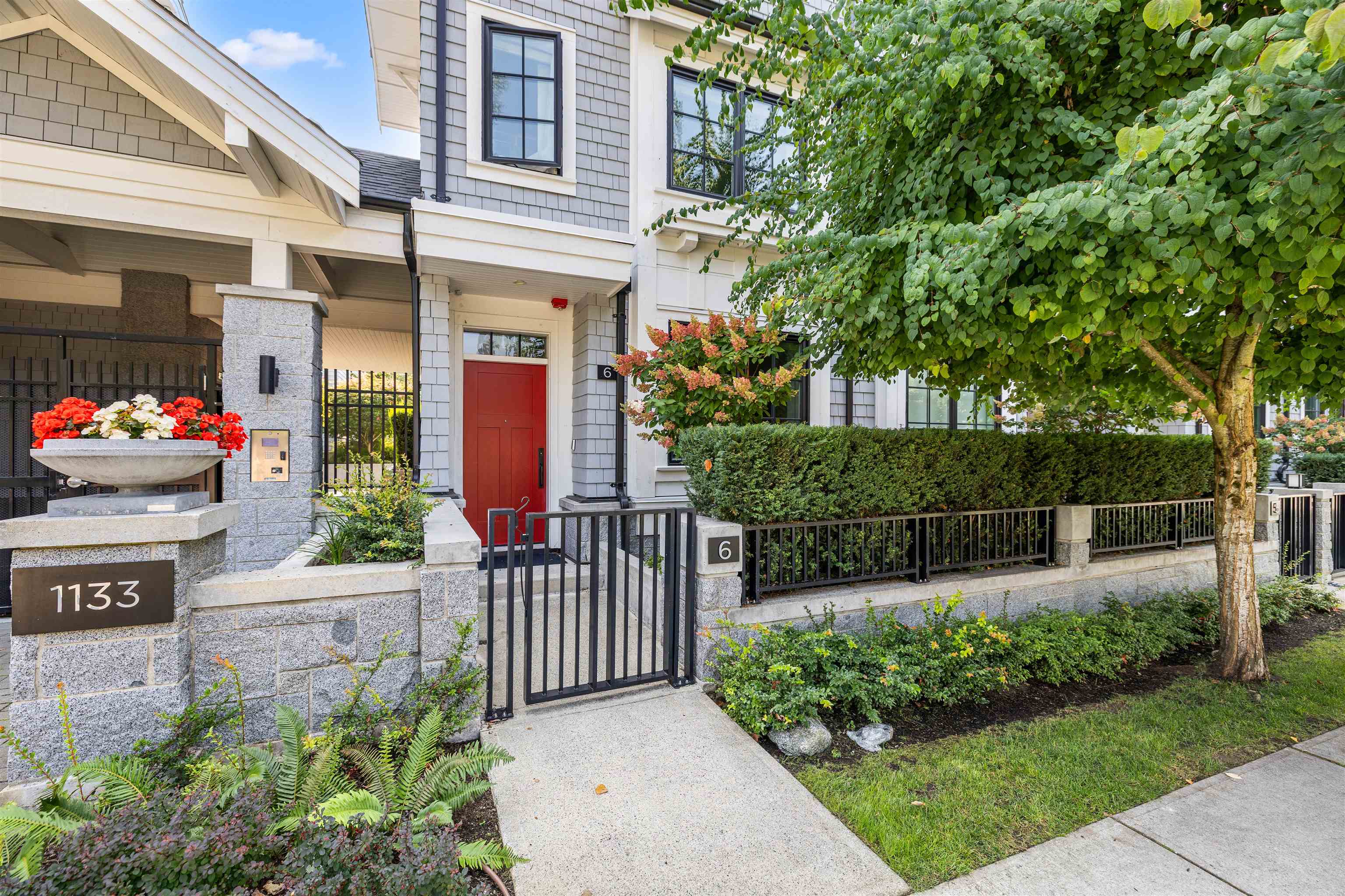 1133 Ridgewood Drive #6, North Vancouver, BC V7R 0A4
