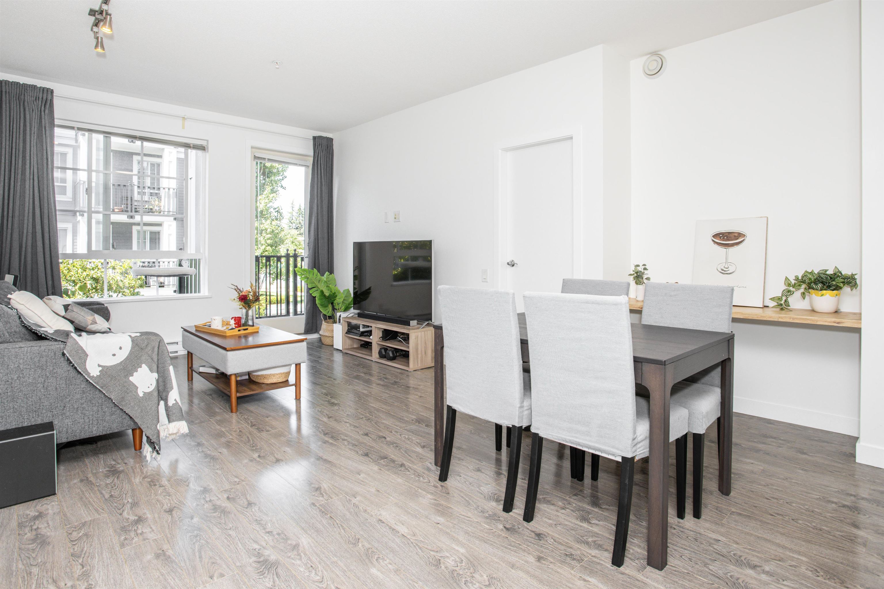 553 Foster Avenue #207, Coquitlam, BC V3J 0B5