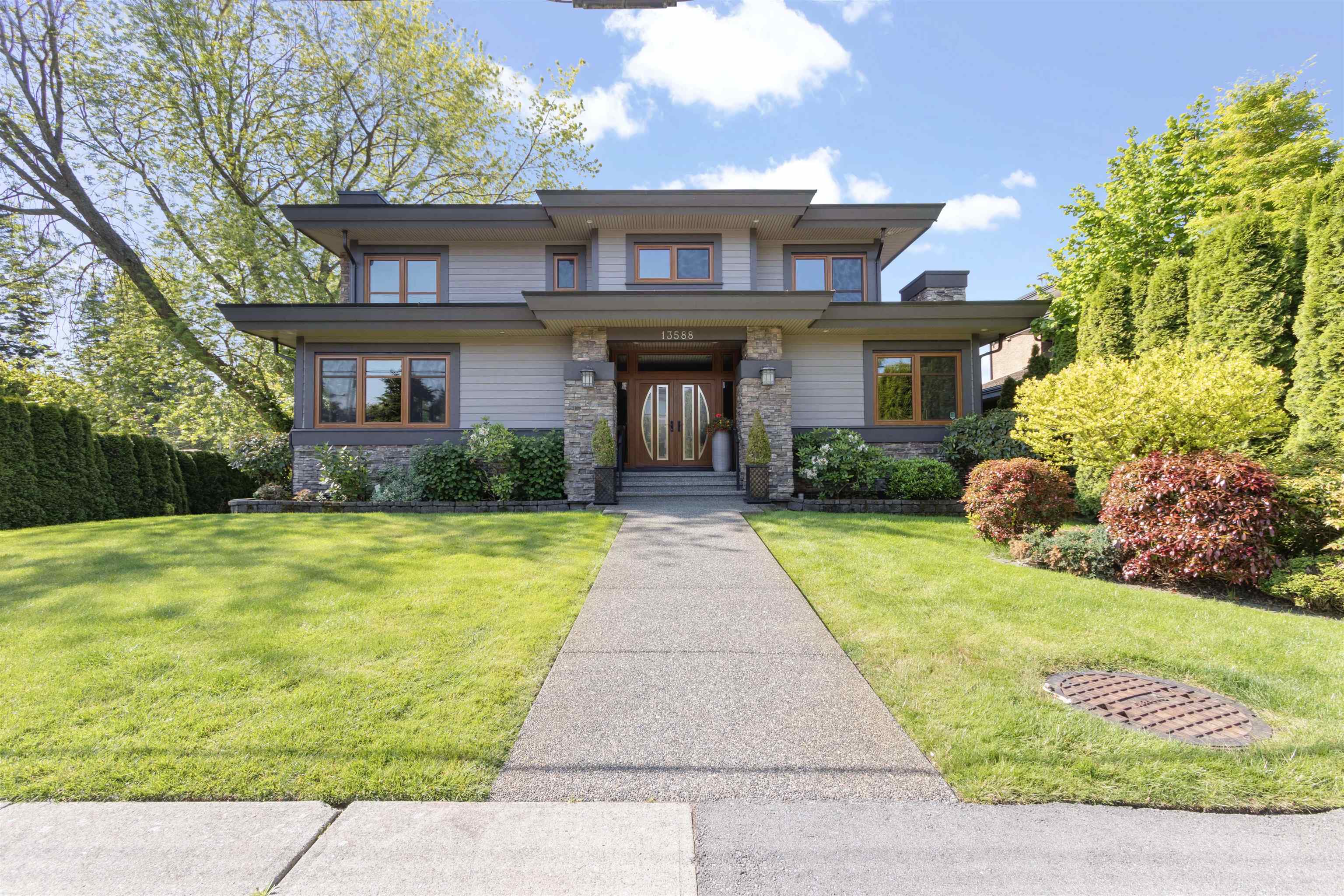 14 Avenue, Surrey, BC V4A 5H5