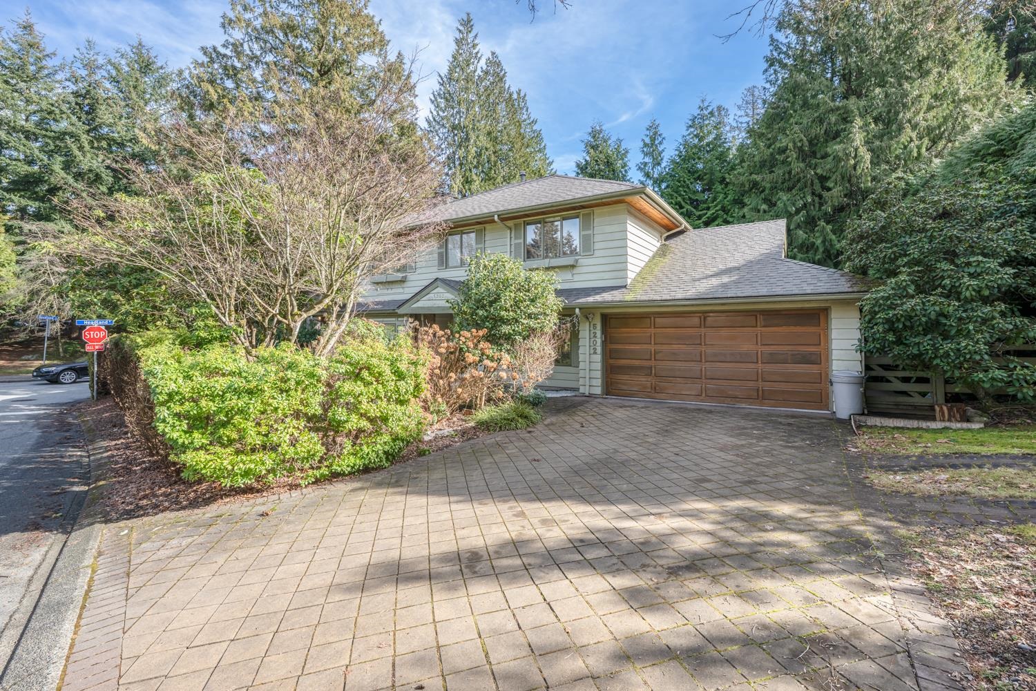 5202 Sprucefeild Road, West Vancouver, BC V7W 2X6